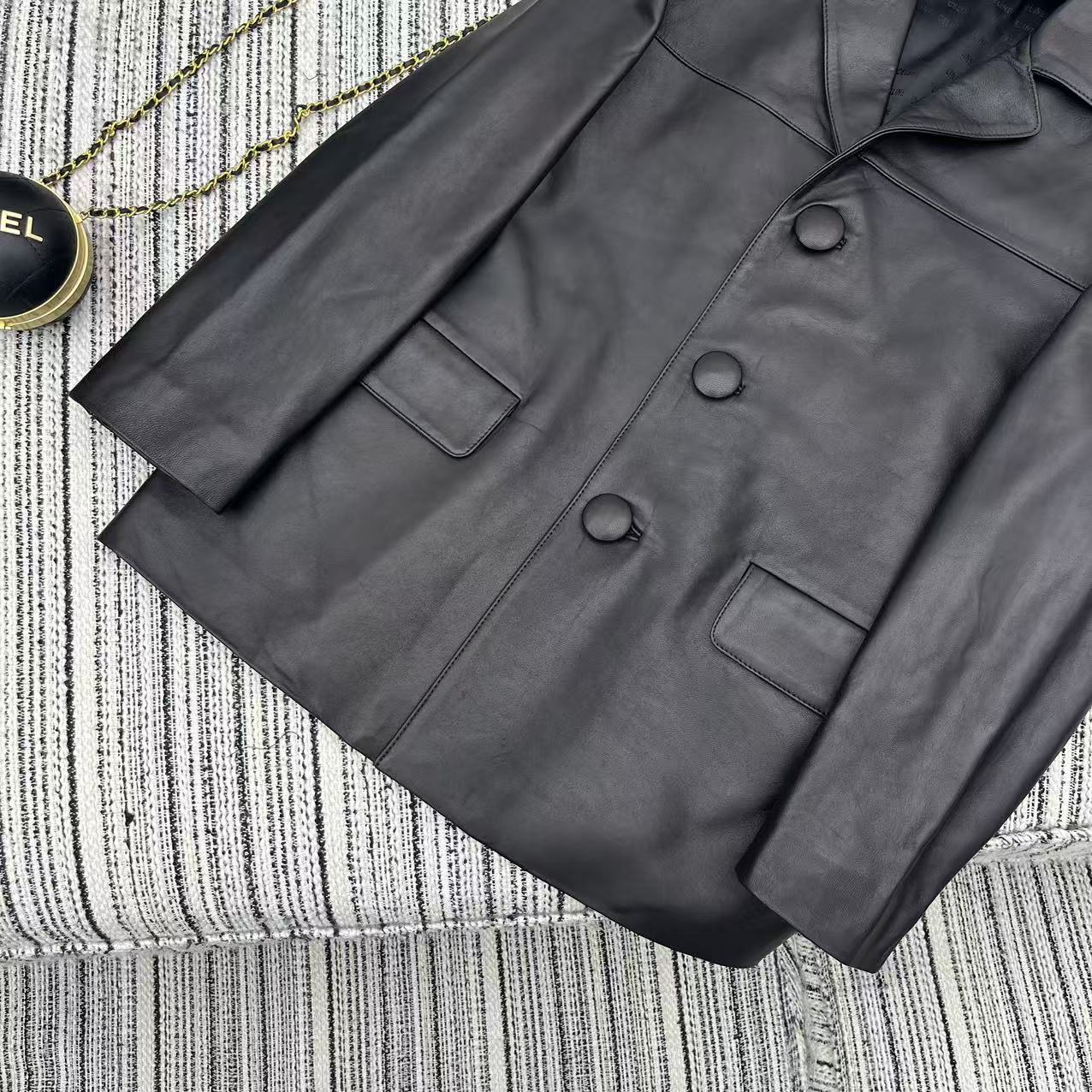 “Rag-Proof Dust-Proof Bag: 25-Year Early Fall Series for Lamb Coat with Big Button” - 图片 5
