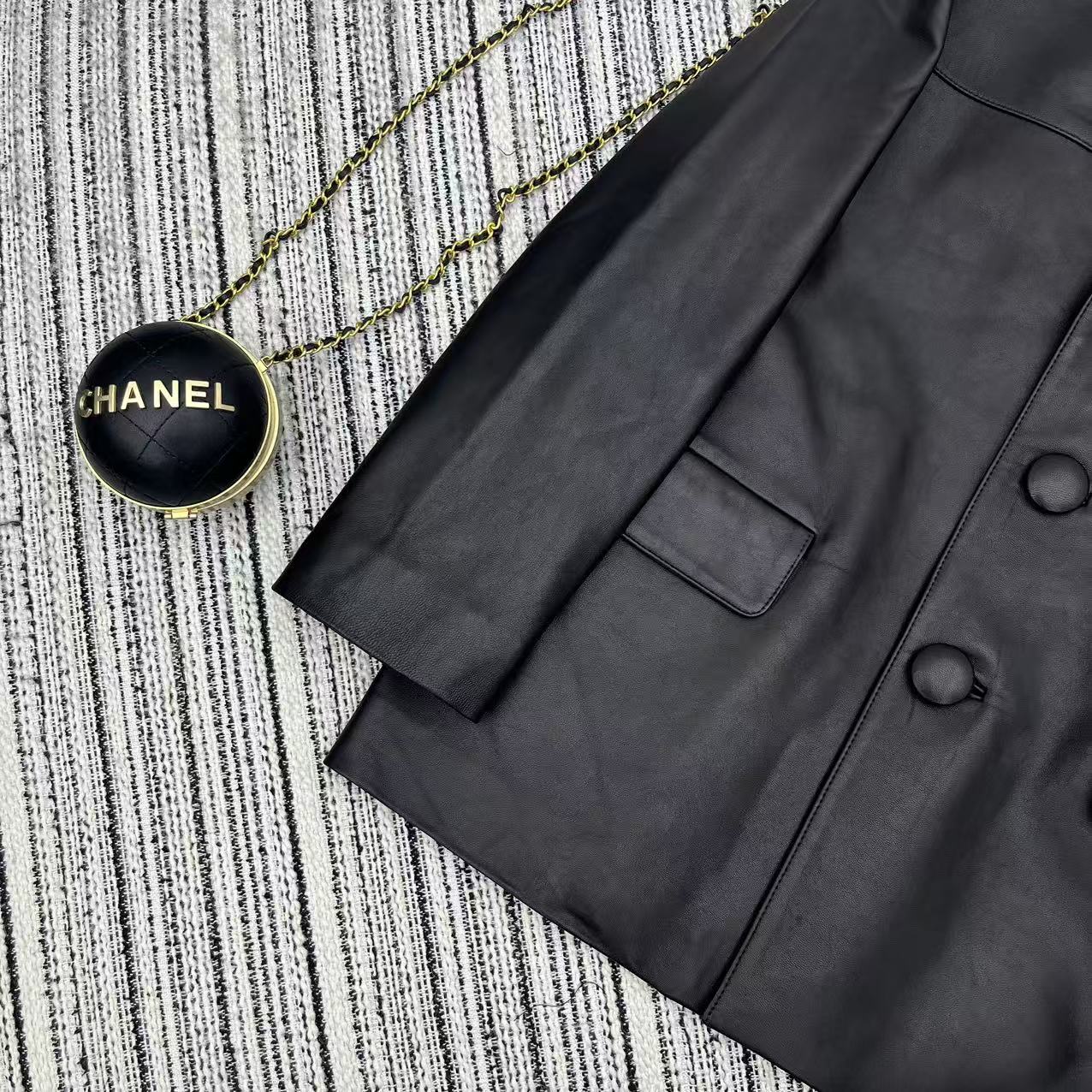 “Rag-Proof Dust-Proof Bag: 25-Year Early Fall Series for Lamb Coat with Big Button” - 图片 4