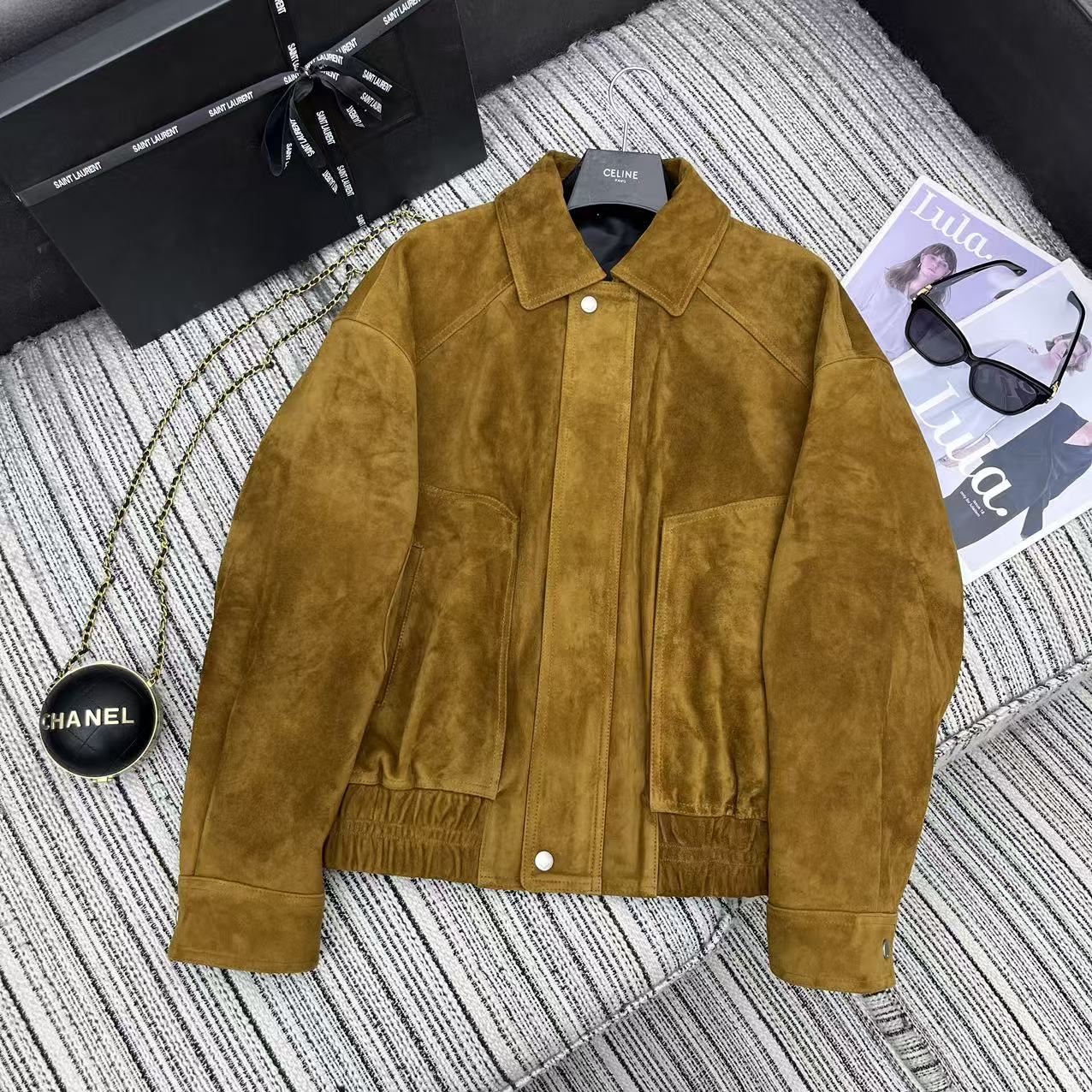 NO:720789,The highest version on the market, the girl inspects the goods, trims the three marks on the threads, and delivers the goods. You can post pictures and take videos. If you want quality and service, please add me on WeChat. We will not accept urgent orders. Highly recommended 25 years early spring and summer series YSL * new Song Jia same style suede lapel jacket leather jacket 100% genuine leather suede YB1:1 customization high-end quality SMl, Yves Saint Laurent-clothing, saint laurent, saint laurent, jackets & coats, jackets  & coats, chamois leather,19860909市面最高版本小妹验货、修剪线头上三标、发货可发图及拍视频,要品质要服务的加我微信,不接急单. 强烈推荐 25年早春夏系列YSL*新款宋佳同款麂皮绒翻领夹克皮外套 百分百真皮麂皮绒 YB1:1定制 高端品质 SMl,圣罗兰-服装,saint laurent,saint laurent,jackets & coats,jackets & coats,chamois leather,,Women's clothing