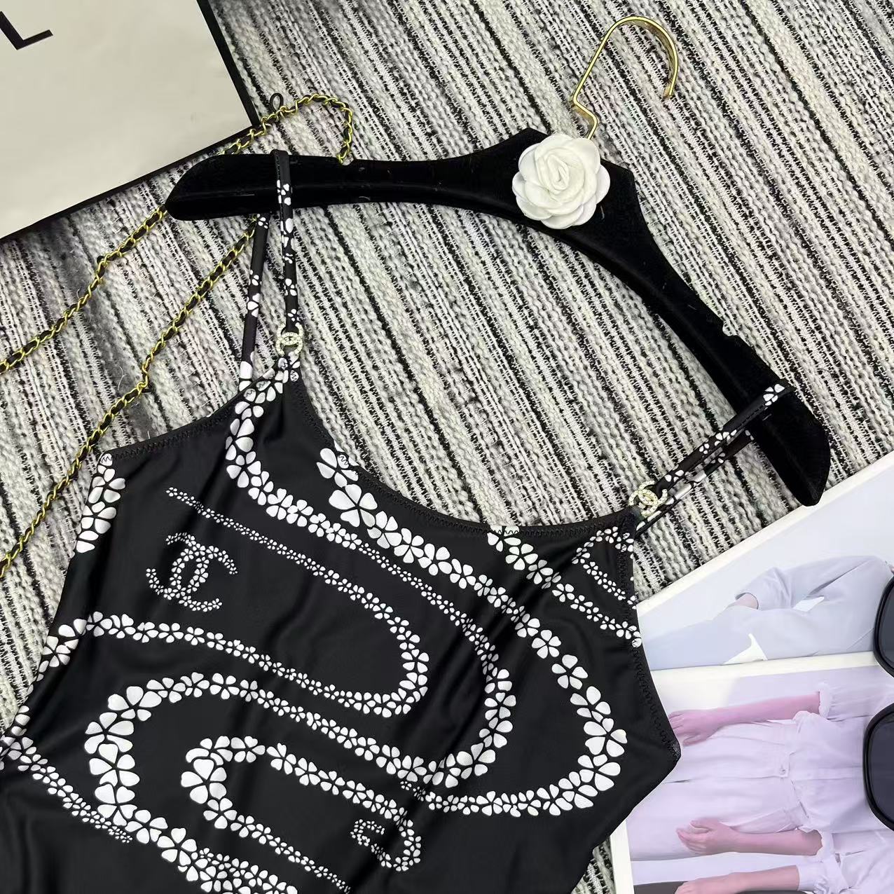 [Chanel Women