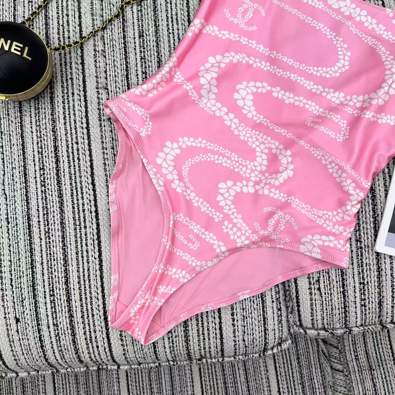 Original Quality Female Swimsuit: Ch* 25C Chain Print, Custom YB Material, Fashionable Design. - 图片 5