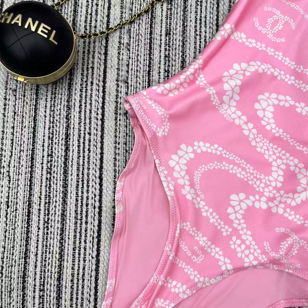 Original Quality Female Swimsuit: Ch* 25C Chain Print, Custom YB Material, Fashionable Design. - 图片 6