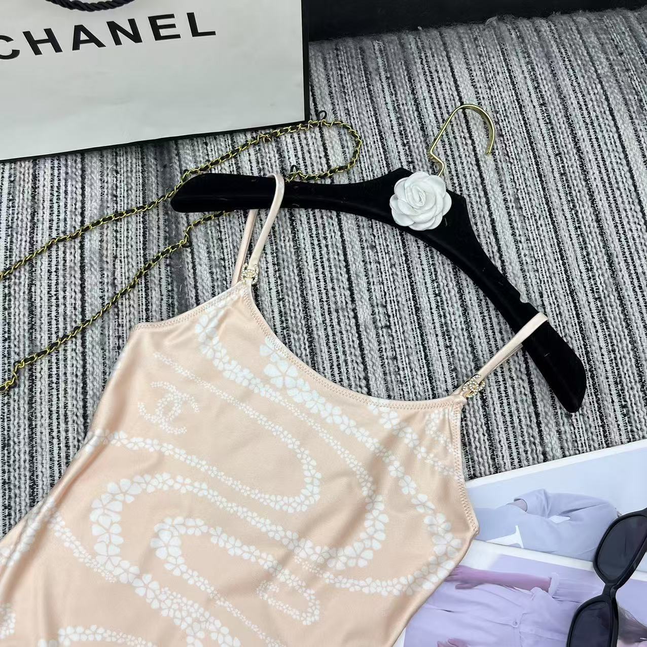 [Chanel Women
