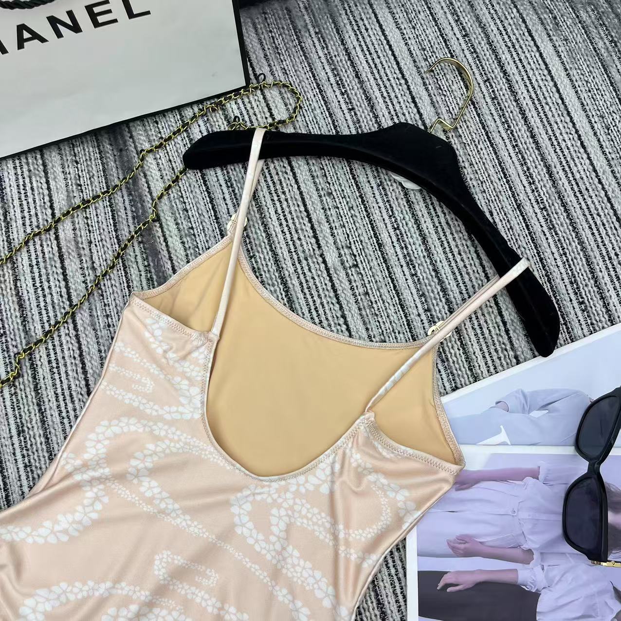 Original Quality One-Size-Fits-All Female Suit with Chain Printing – Exclusive Launch - 图片 7