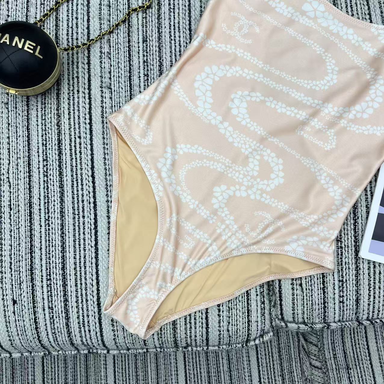 Original Quality One-Size-Fits-All Female Suit with Chain Printing – Exclusive Launch - 图片 4
