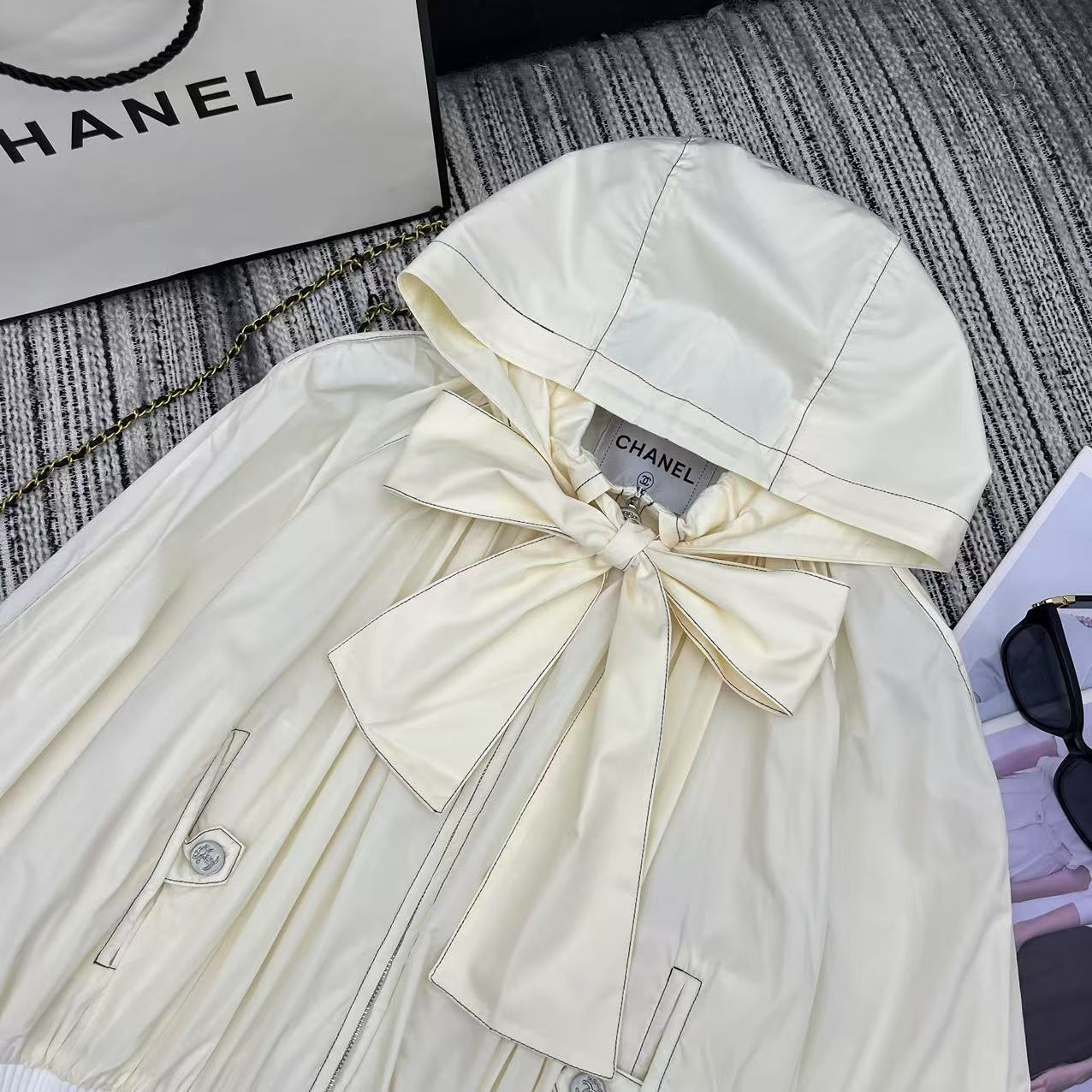 [Chanel Women