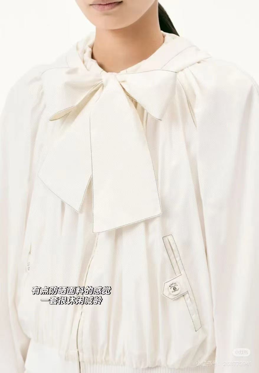 [Chanel Women
