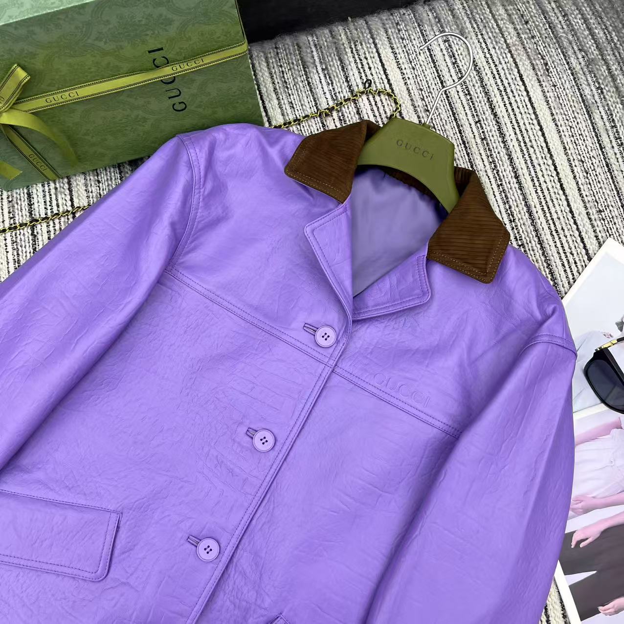 “Review: P2400 One-Size-Fits-All Female Suit with Guc* New Tan Chord-Colored Coat” - 图片 2