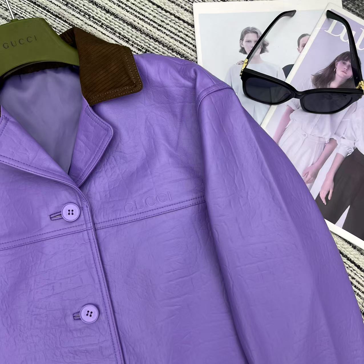 “Review: P2400 One-Size-Fits-All Female Suit with Guc* New Tan Chord-Colored Coat” - 图片 4