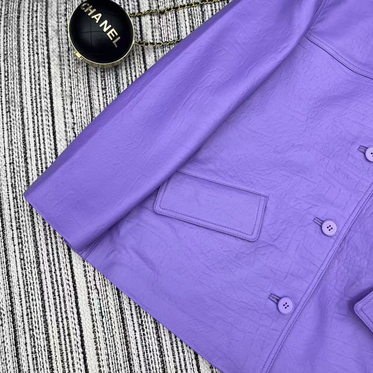 “Review: P2400 One-Size-Fits-All Female Suit with Guc* New Tan Chord-Colored Coat” - 图片 5