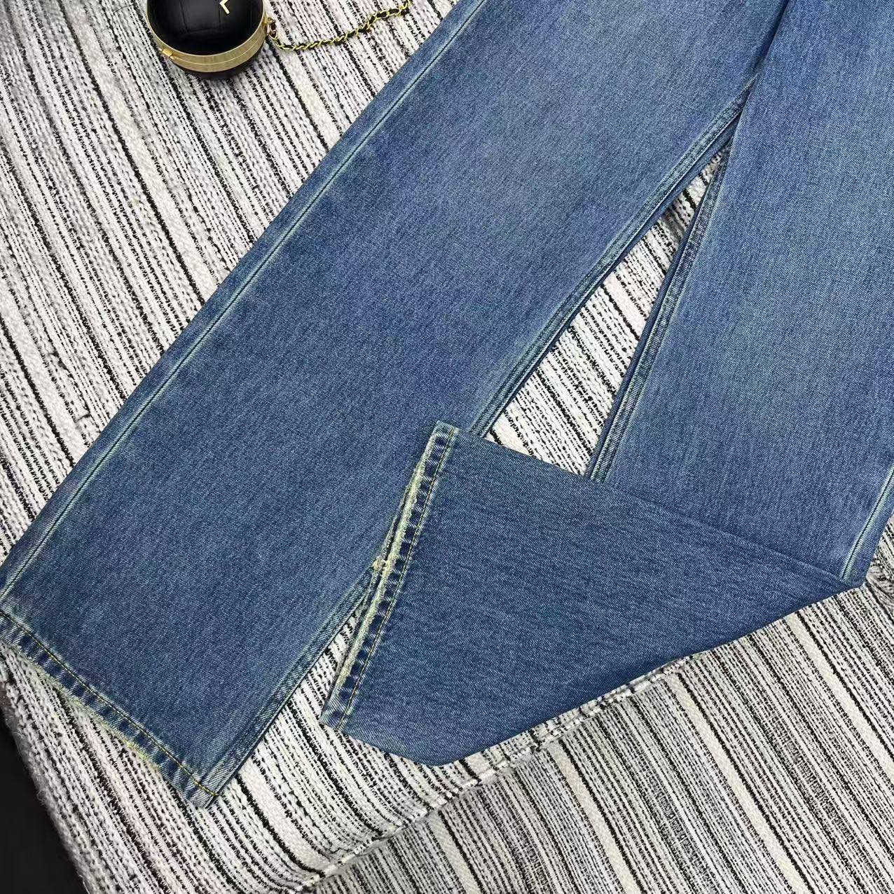 “25-Year Spring-Summer Series: One-Size-Fits-All Female Jeans with Lettered Pockets” - 图片 5