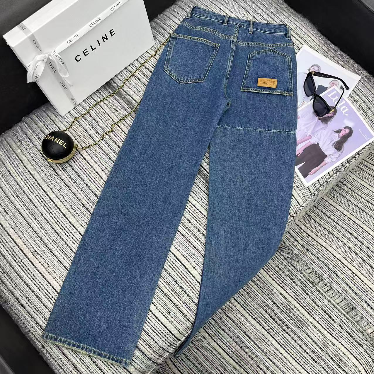 “25-Year Spring-Summer Series: One-Size-Fits-All Female Jeans with Lettered Pockets” - 图片 7