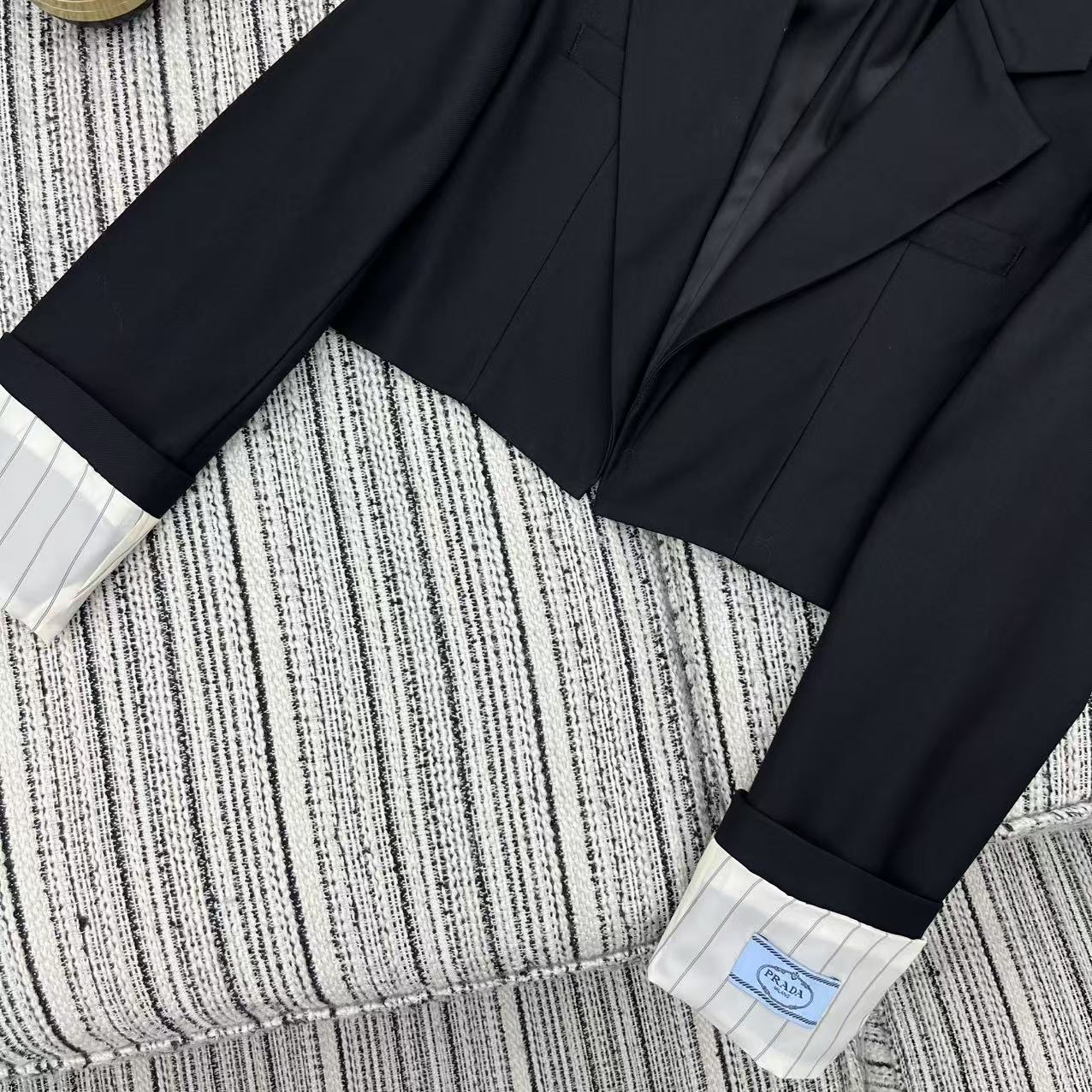 “Stylish P874 Female Suit: 25-Year Early Autumn Series Recommendation with High Waist and Wide-Legged Pants” - 图片 3