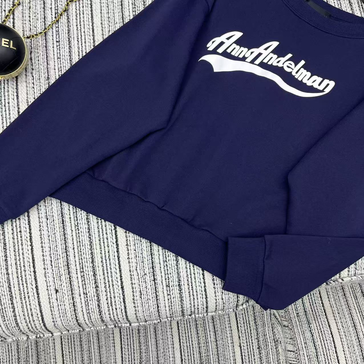 “25-Year Early Autumn Series: Original Hardcore Woman’s Suit with Shoulder-Colored SML Stamp” - 图片 5