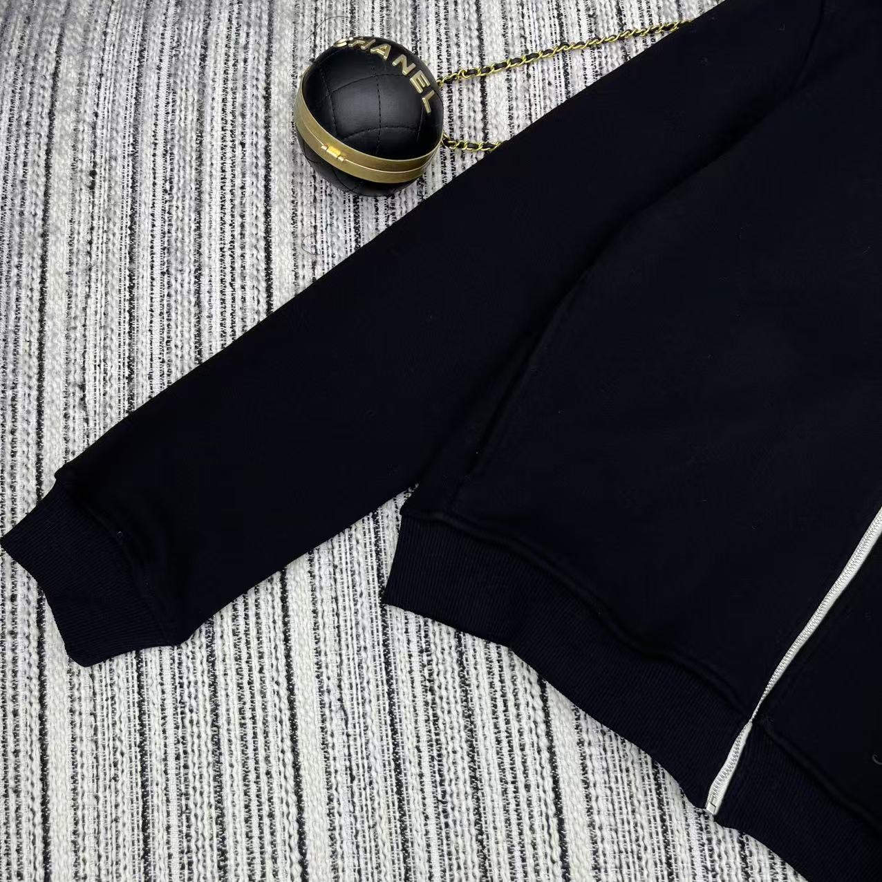 Stylish Female Suit: P636 Recommends Acne Studios 25FW for Autumn Mornings - 图片 5
