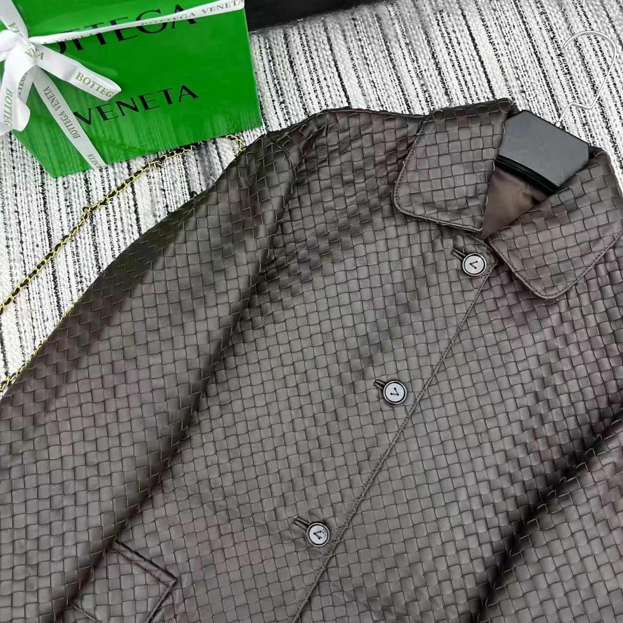 “25-Year Early Autumn and Winter Series: Female Suit with Sheep-Skin Coat Recommendation” - 图片 3