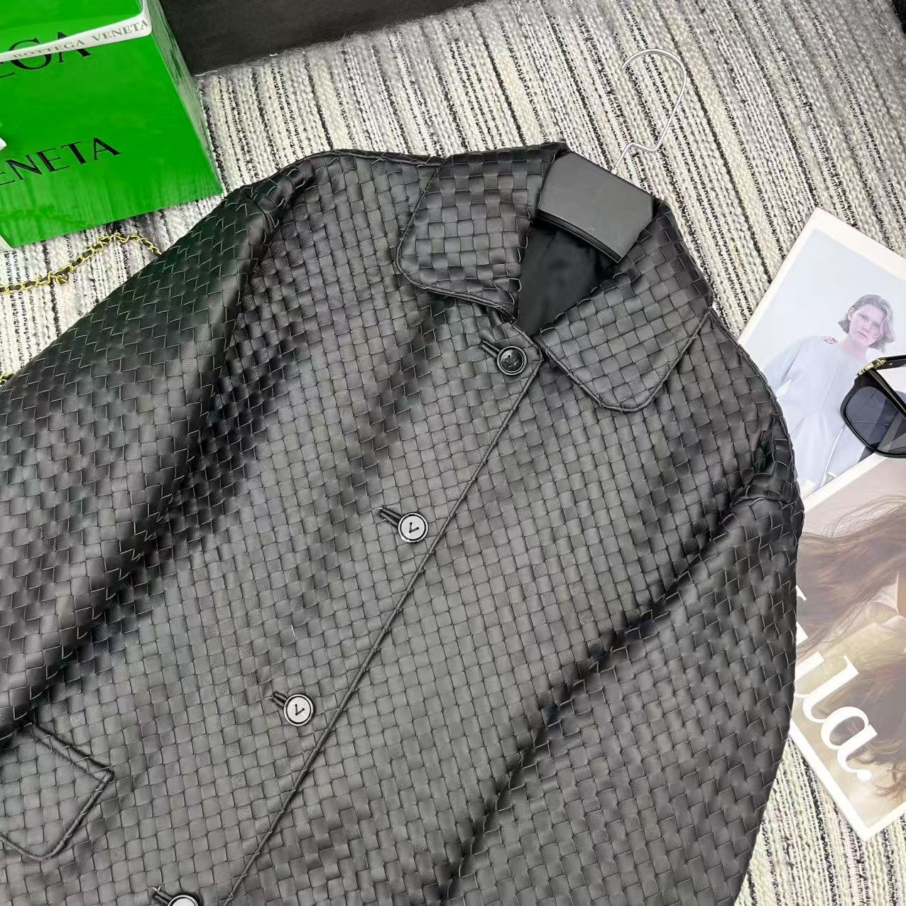 “25-Year Early Autumn/Winter Series: Female Suit with Dustproof Bags & Knitted Sheep-Skin Coat” - 图片 3