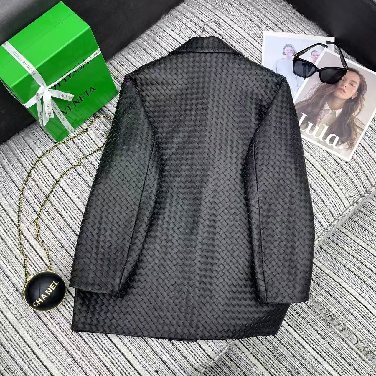 “25-Year Early Autumn/Winter Series: Female Suit with Dustproof Bags & Knitted Sheep-Skin Coat” - 图片 7
