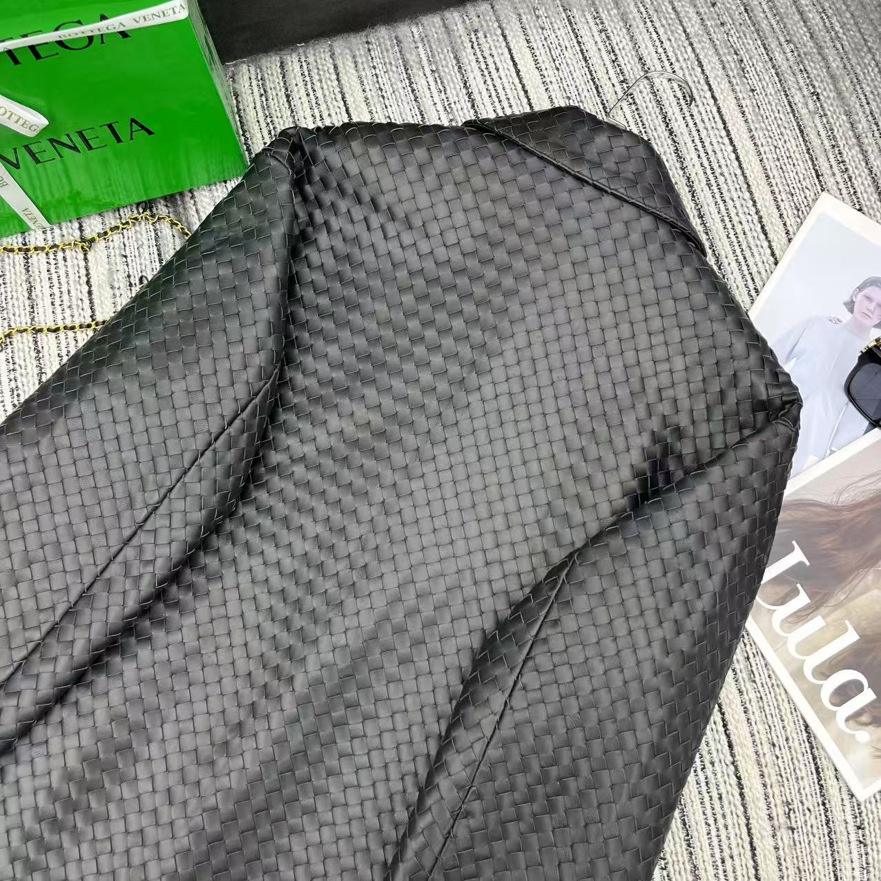 “25-Year Early Autumn/Winter Series: Female Suit with Dustproof Bags & Knitted Sheep-Skin Coat” - 图片 8