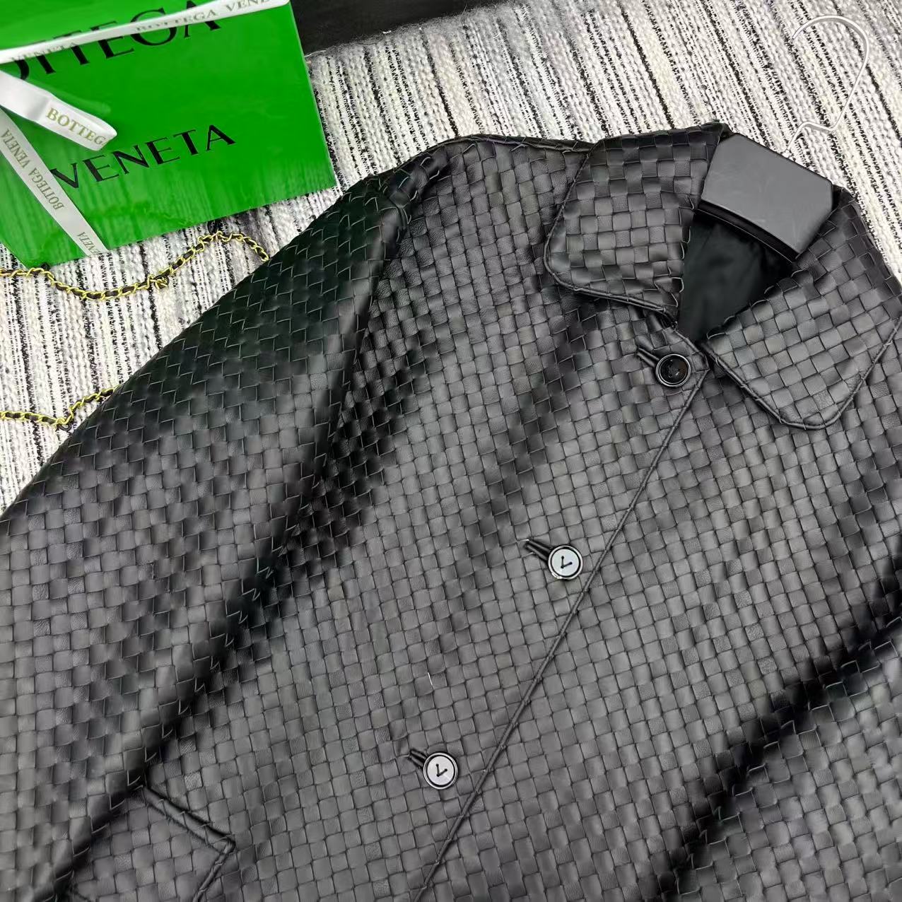 “25-Year Early Autumn/Winter Series: Female Suit with Dustproof Bags & Knitted Sheep-Skin Coat” - 图片 2