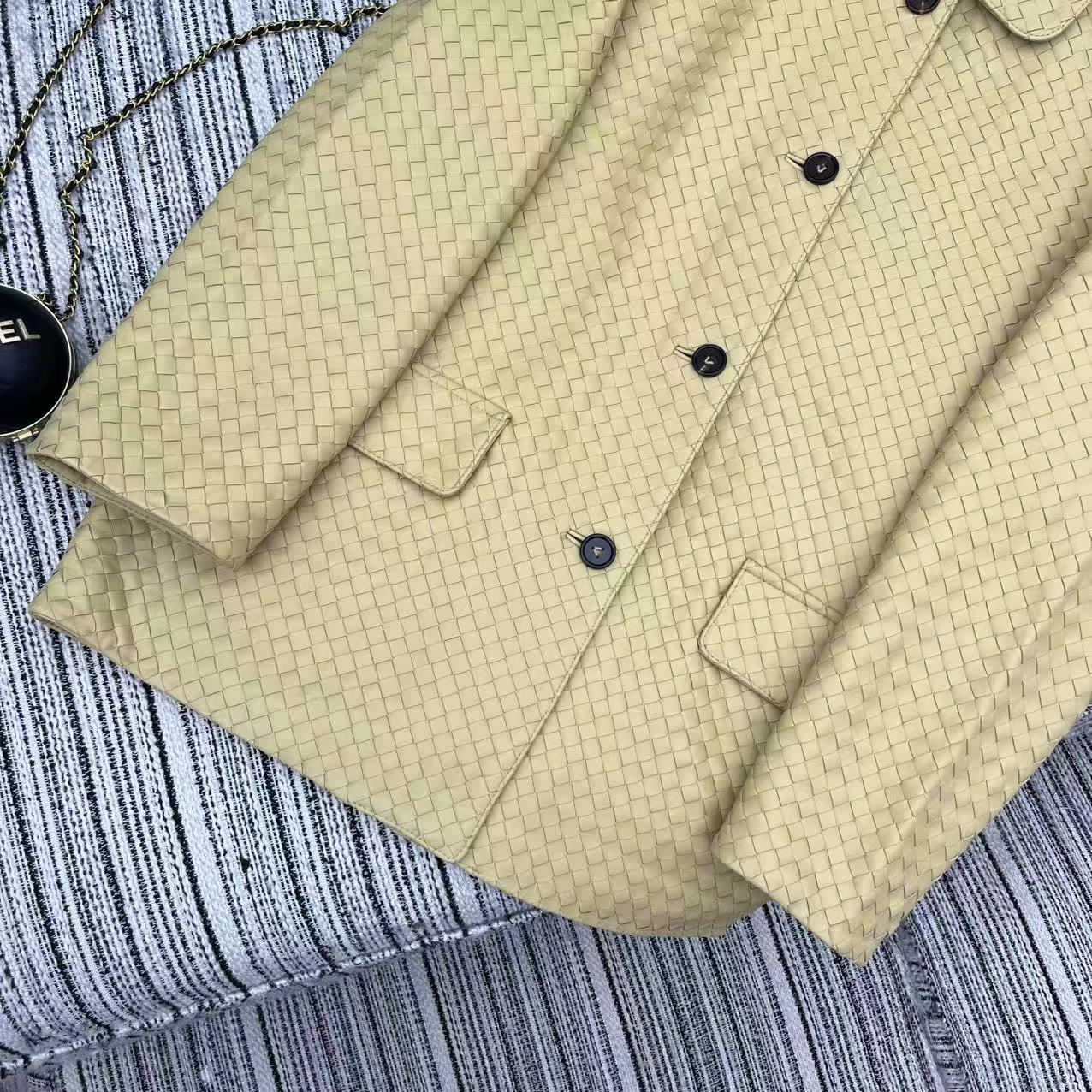 25-Year Early Autumn/Winter Series: Female Suit with Dustproof Bags & Knitted Sheep-Skin Coat - 图片 5