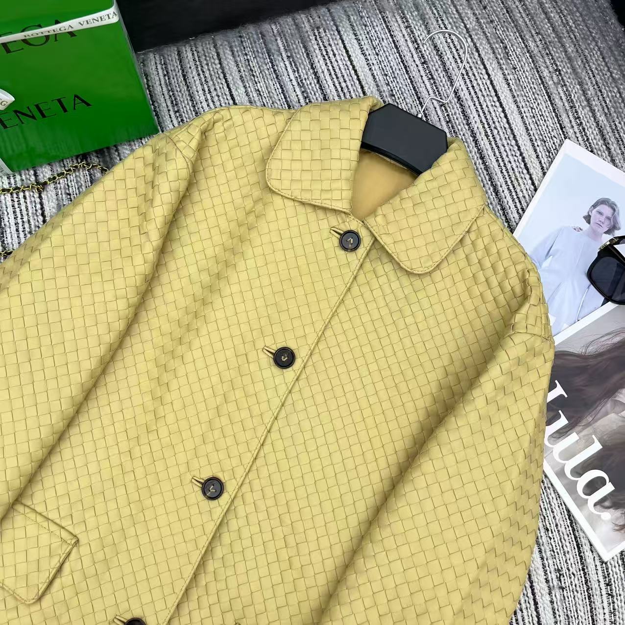 25-Year Early Autumn/Winter Series: Female Suit with Dustproof Bags & Knitted Sheep-Skin Coat - 图片 2
