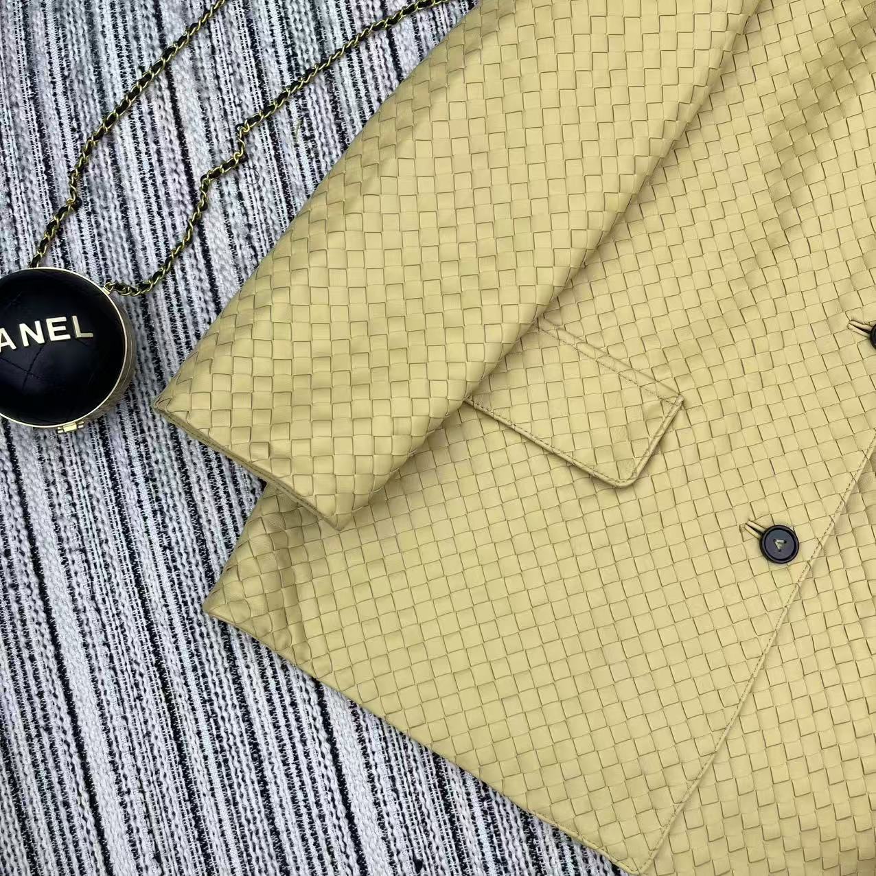 25-Year Early Autumn/Winter Series: Female Suit with Dustproof Bags & Knitted Sheep-Skin Coat - 图片 6