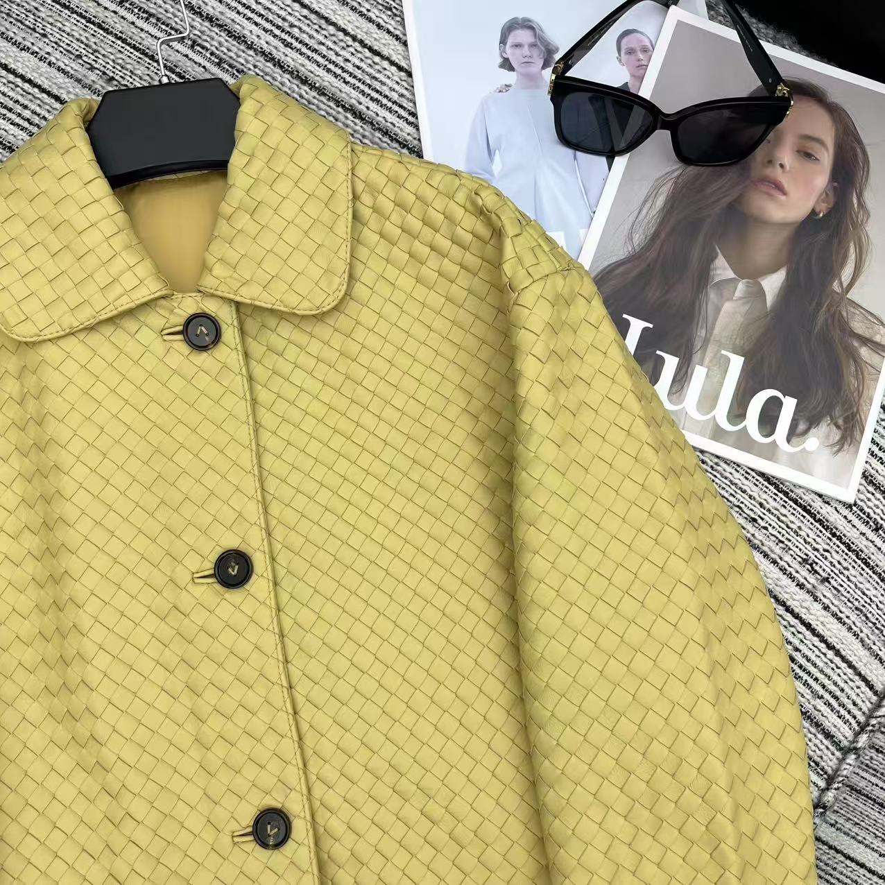 25-Year Early Autumn/Winter Series: Female Suit with Dustproof Bags & Knitted Sheep-Skin Coat - 图片 3