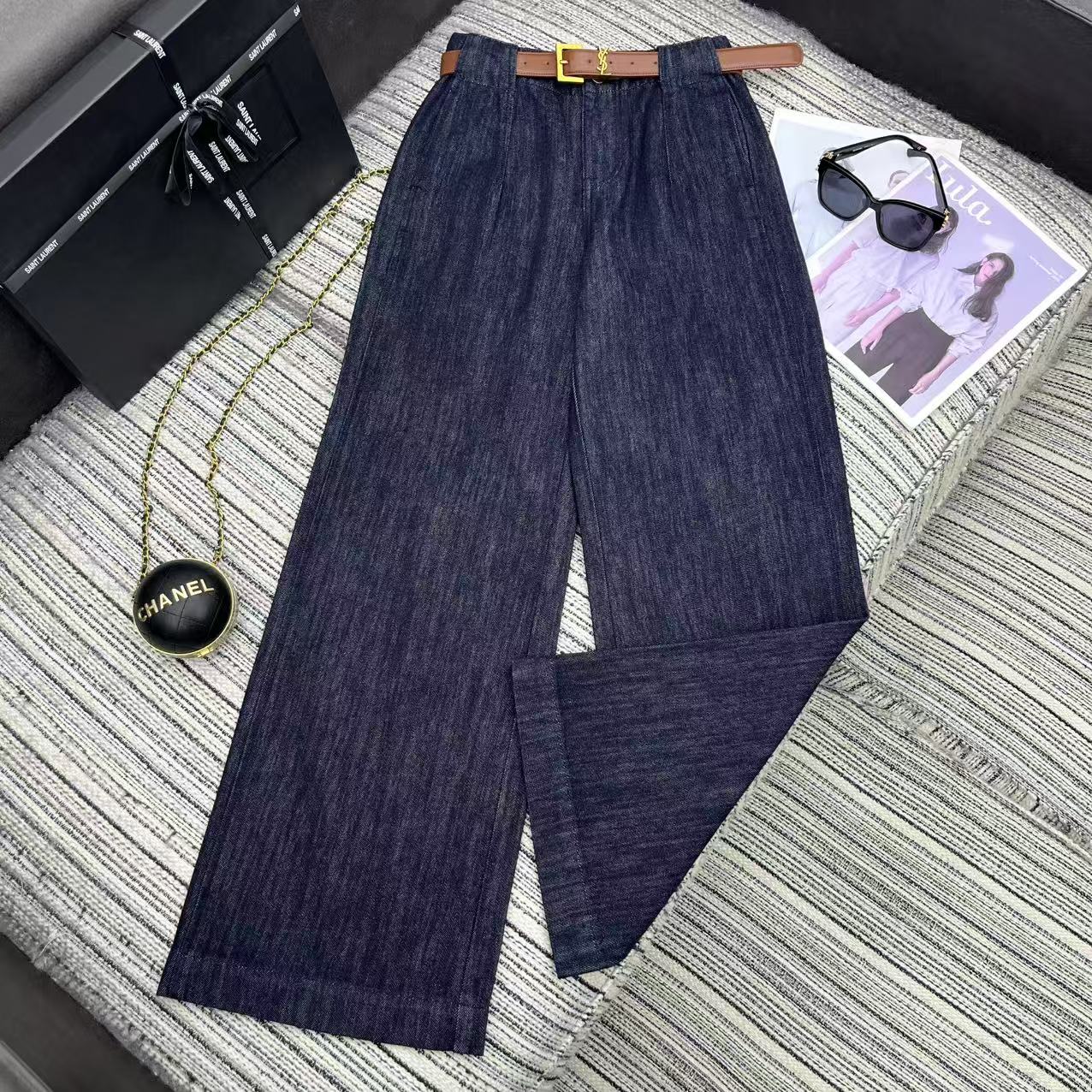 “YSL 25-Year-Old Cowboys Suit with Custom Belt and Dust-Proof Bag Review” - 图片 1