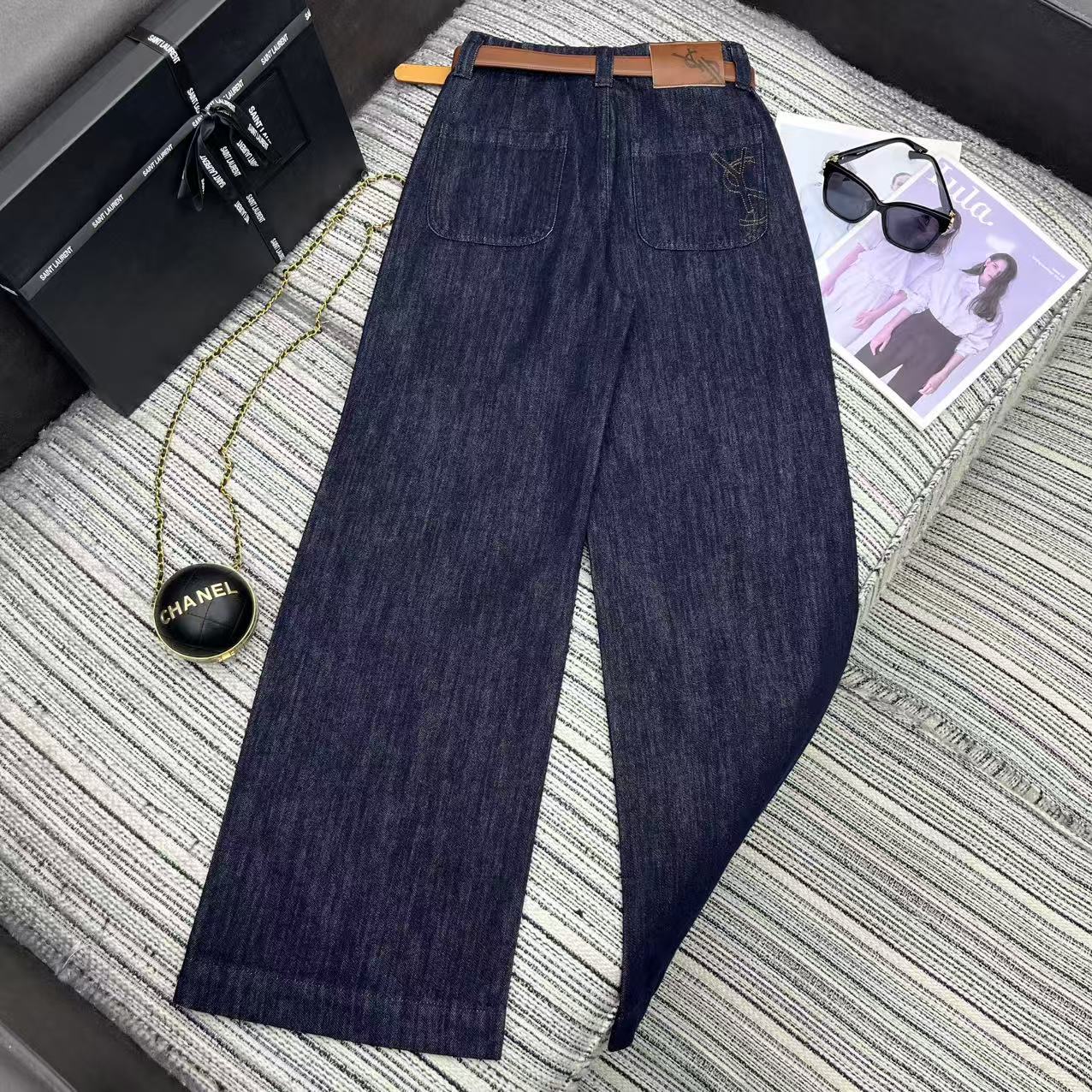 “YSL 25-Year-Old Cowboys Suit with Custom Belt and Dust-Proof Bag Review” - 图片 7