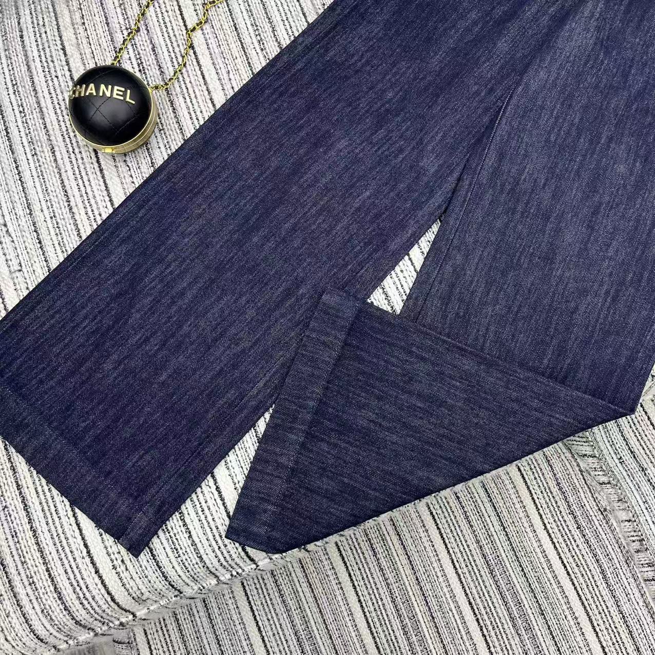 “YSL 25-Year-Old Cowboys Suit with Custom Belt and Dust-Proof Bag Review” - 图片 5