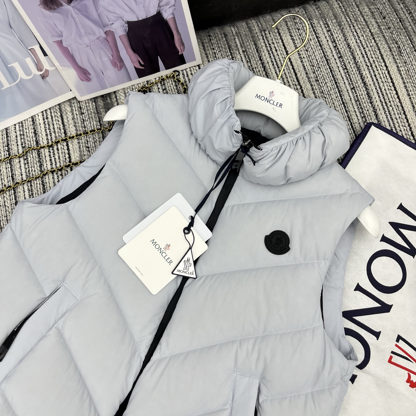 “Mon* New Bouquets: 25-Year Early Autumn & Winter Velvet Coats Collection” - 图片 2