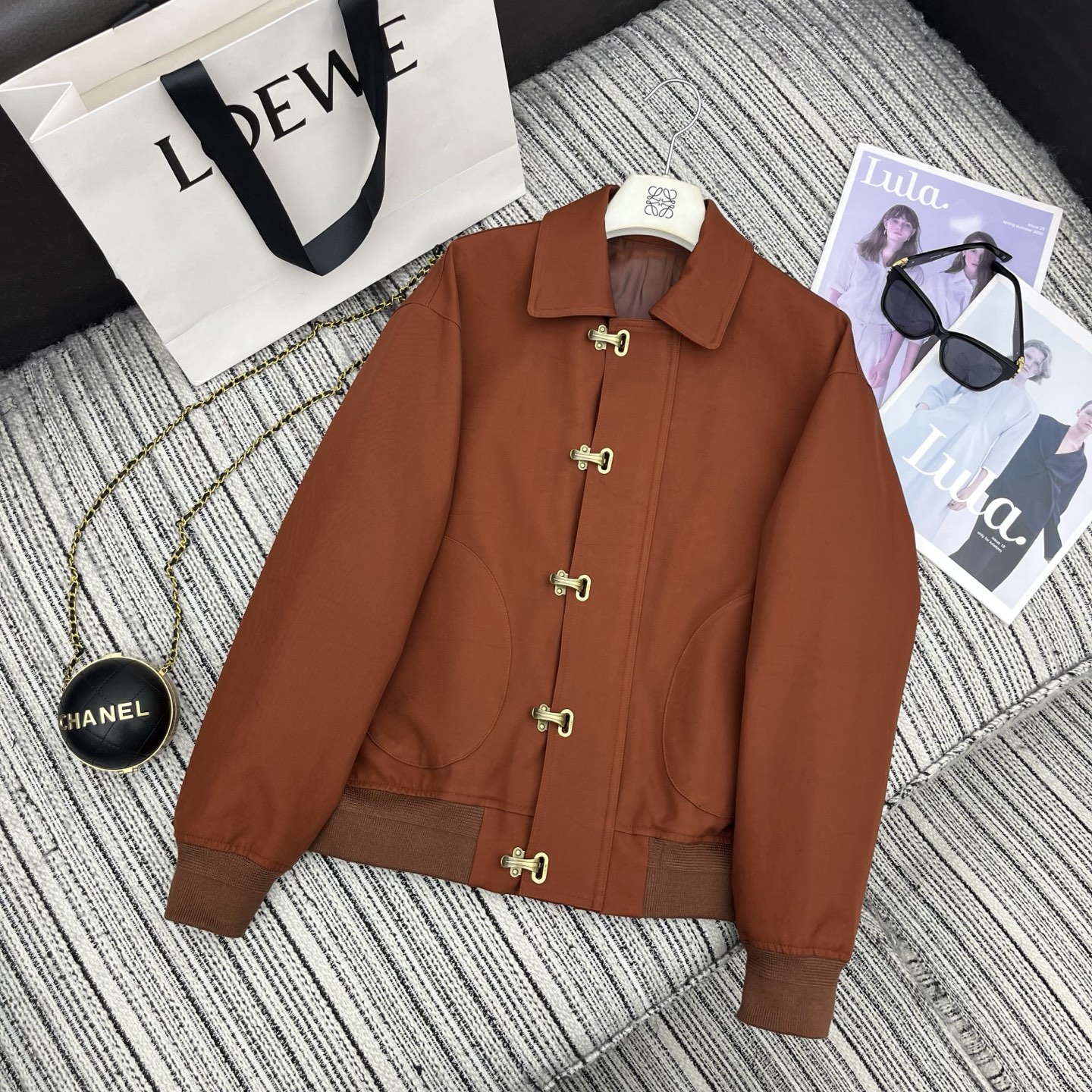 NO:661843,Highly recommended 25 years early autumn series LOE's latest lapel jacket YB custom buckle design SML, Loewe-clothing, loewe, loewe, jackets & coats, jackets & coats,  19860909强烈推荐 25年早秋系列 LOE*新款翻领夹克外套 YB定制扣设计 SML,罗意威-服装,loewe,loewe,jackets & coats,jackets & coats, ,Women's clothing