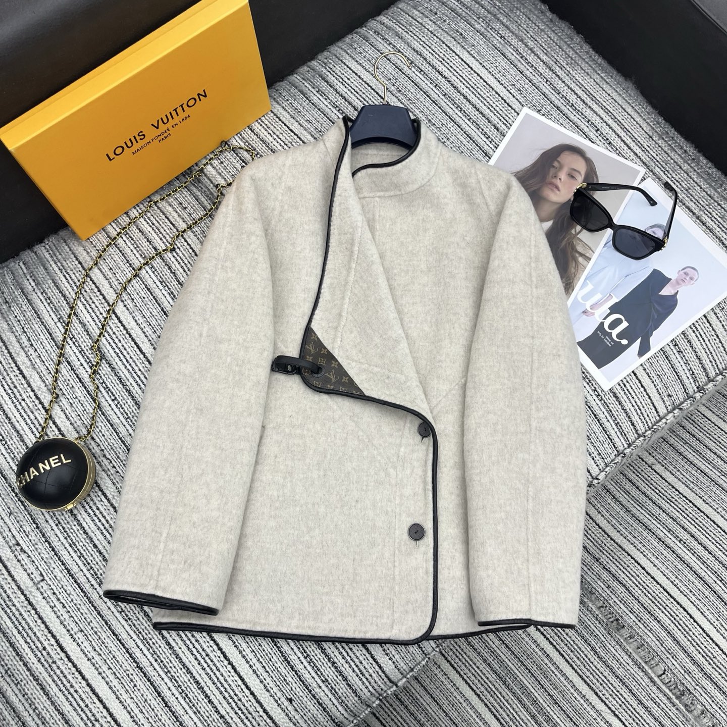 NO:638427,Highly recommended 25 years early autumn and winter series LOu* new double-sided woolen coat, lambskin edge design (100% sheepskin) high-end quality YB1:1 customized SML, Louis Vuitton-clothing, louis vuitton, jackets & coats, sheepskin, alexander wang19860909强烈推荐 25年早秋冬系列 LOu*新款双面羊毛呢大衣外套 小绵羊皮边设计（百分百绵羊皮）高端品质 YB1:1定制SML,路易威登-服装,louis vuitton,jackets & coats,sheepskin,alexander wang,Women's clothing