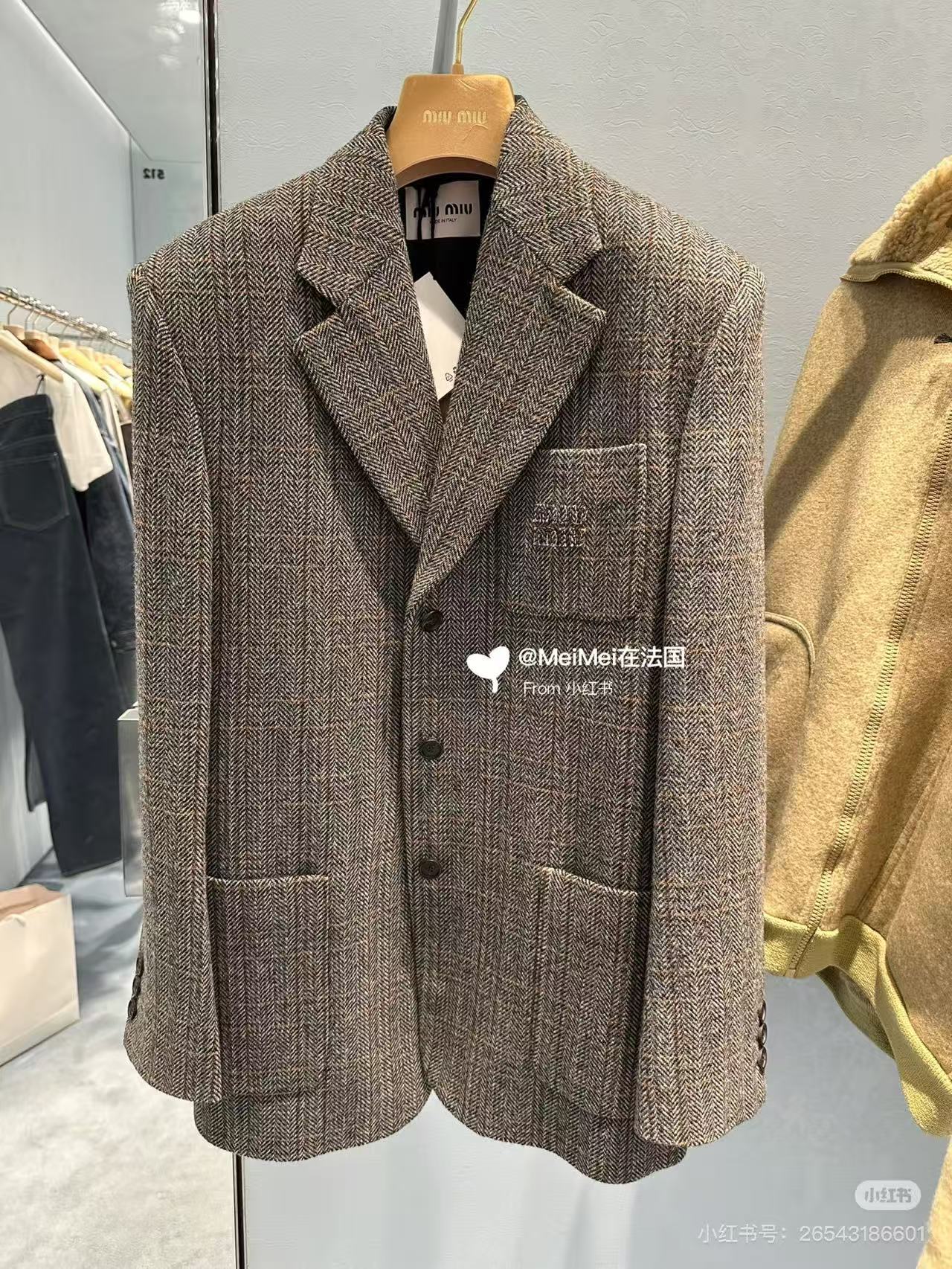 NO:578412,Model No. D25100188 MiuMi*Miaojia’s new style single-breasted placket letter logo button double pocket loose fashionable plaid suit jacket!  (M size has shoulder width 45 with shoulder pads, bust 104, sleeve length 60, dress length 71) hair,,miumiu,jackets & coats,business suit,alexander wang19860909款号D25100188 MiuMi*缪家新款 单排扣门襟字母logo纽扣双口袋宽松时尚格纹西装外套！（M码肩宽45有垫肩,胸围104,袖长60,衣长71）发,,miumiu,jackets & coats,business suit,alexander wang,Women's clothing