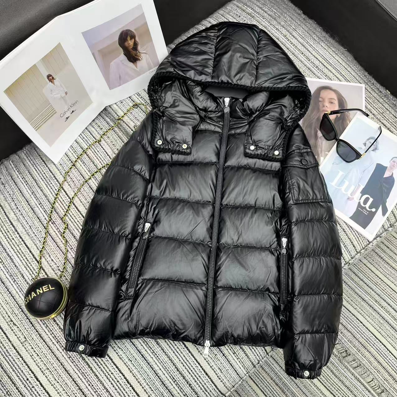 NO:639313,Exclusively customized design. Highly recommended. 25 years early autumn and winter series. Unstandard style. New hooded down jacket. Back waist drawstring design. Full down filling. 90 white duck down filling. Three colors and three sizes. Mouth-clothing, Moncler, jackets & coats, down jacket, hats, alexander wang19860909独家定制 设计款 强烈推荐 25年早秋冬系列 无标款 新款连帽羽绒服外套 后腰抽绳设计 充绒量饱满 90白鸭绒填充 三色三码,蒙口-服装,Moncler,jackets & coats,down jacket,hats,alexander wang,Women's clothing