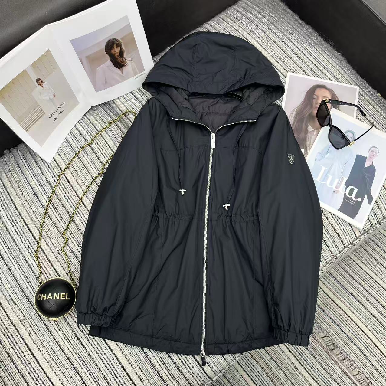 NO:639310,Exclusive customization Highly recommended 25 years early autumn and winter series Bur* new hooded down jacket with drawstring waist design 90 white goose down filling high-end quality 2 colors and three sizes, Burberry-clothing, burberry, jackets & coats, down jacket, hats, alexander wang19860909独家定制 强烈推荐 25年早秋冬系列 Bur*新款连帽羽绒服外套 腰间抽绳设计 90白鹅绒填充 高端品质 2色三码,博柏利-服装,burberry,jackets & coats,down jacket,hats,alexander wang,Women's clothing