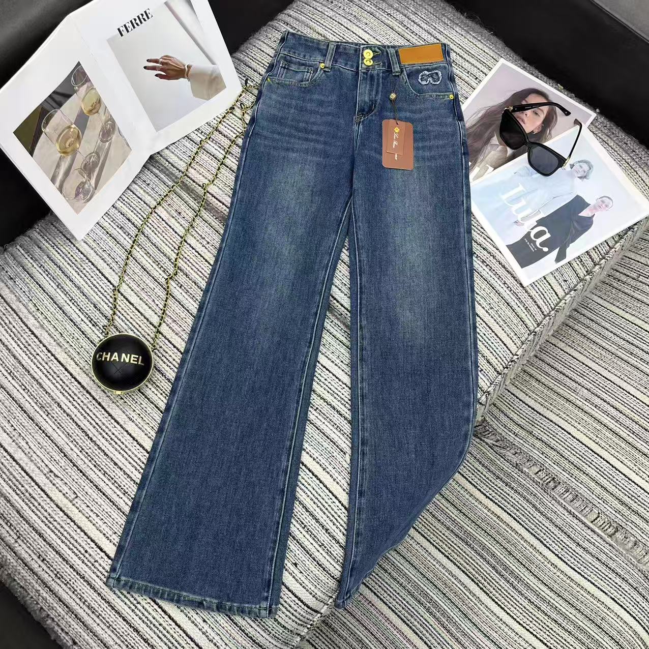 NO:661859,Highly recommended 2026 early spring series LP* new flared denim trousers, bow patch embroidery embellishment, nice wash color, S- XXL, women's clothing, loro piana,  19860909强烈推荐 26年早春系列 LP*新款喇叭牛仔长裤 蝴蝶结贴布绣点缀 洗水颜色好看 S- XXL,女装,loro piana, ,Women's clothing