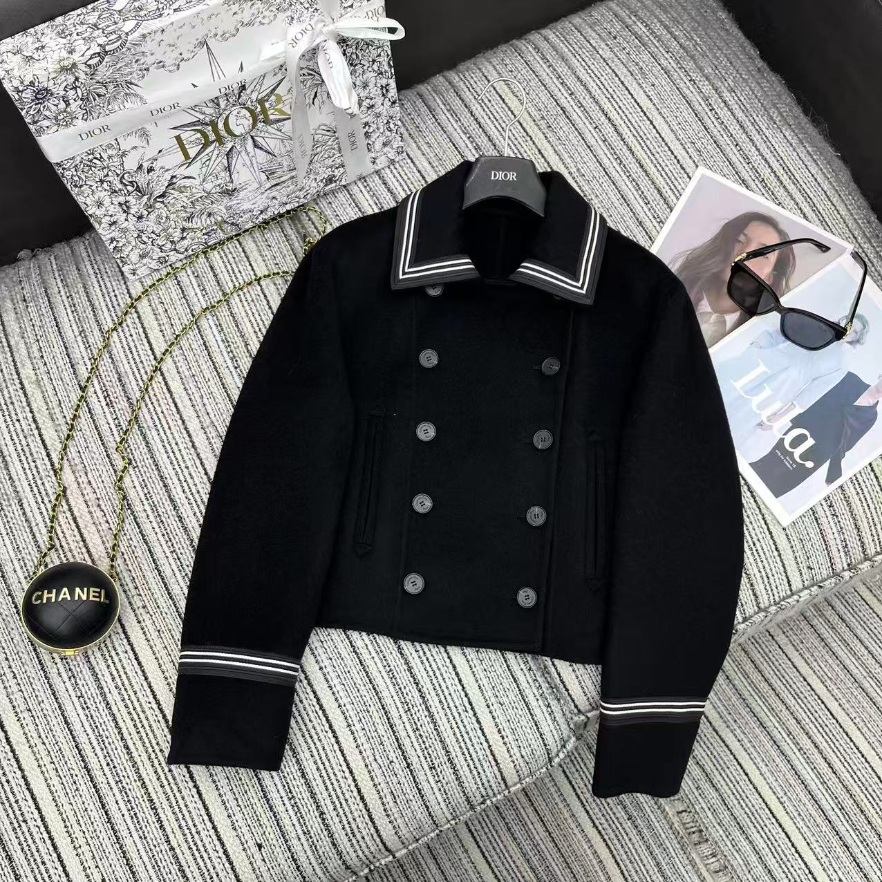 NO:661841,Highly recommended 25 years early autumn and winter series Dio's latest lapel double-breasted double-sided woolen coat embroidered webbing edge design high-end quality YB1:1 customization two-color SML, Dior-clothing, dior, dior, jackets & coats,  19860909强烈推荐 25年早秋冬系列 Dio*新款翻领双排扣双面羊毛呢外套 刺绣织带边设计 高端品质 YB1:1定制 两色SML,迪奥-服装,dior,dior,jackets & coats, ,Women's clothing