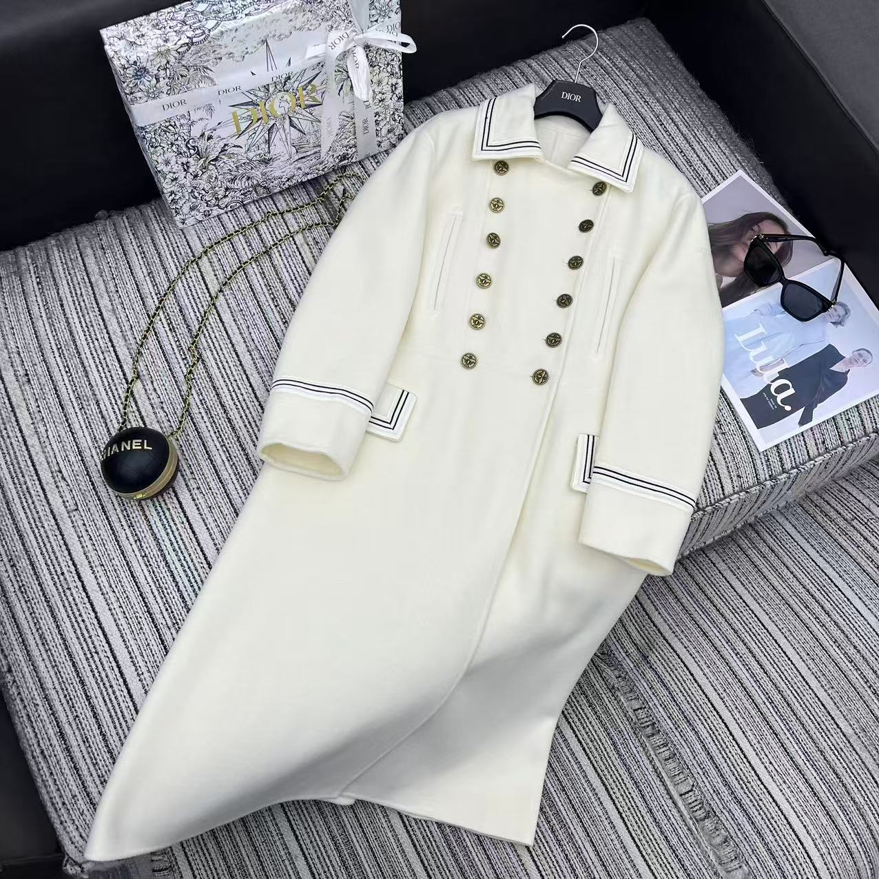 NO:661833,Highly recommended 25 years early autumn and winter series Dio's latest lapel double-sided woolen long coat, bee metal double-breasted, 100% wool, embroidered webbing edge design SML, Dior-clothing, dior, dior, jackets & coats,  19860909强烈推荐 25年早秋冬系列 Dio*新款翻领双面羊毛呢长款大衣外套 蜜蜂金属双排扣 百分百羊毛呢 刺绣织带边设计 SML,迪奥-服装,dior,dior,jackets & coats, ,Women's clothing