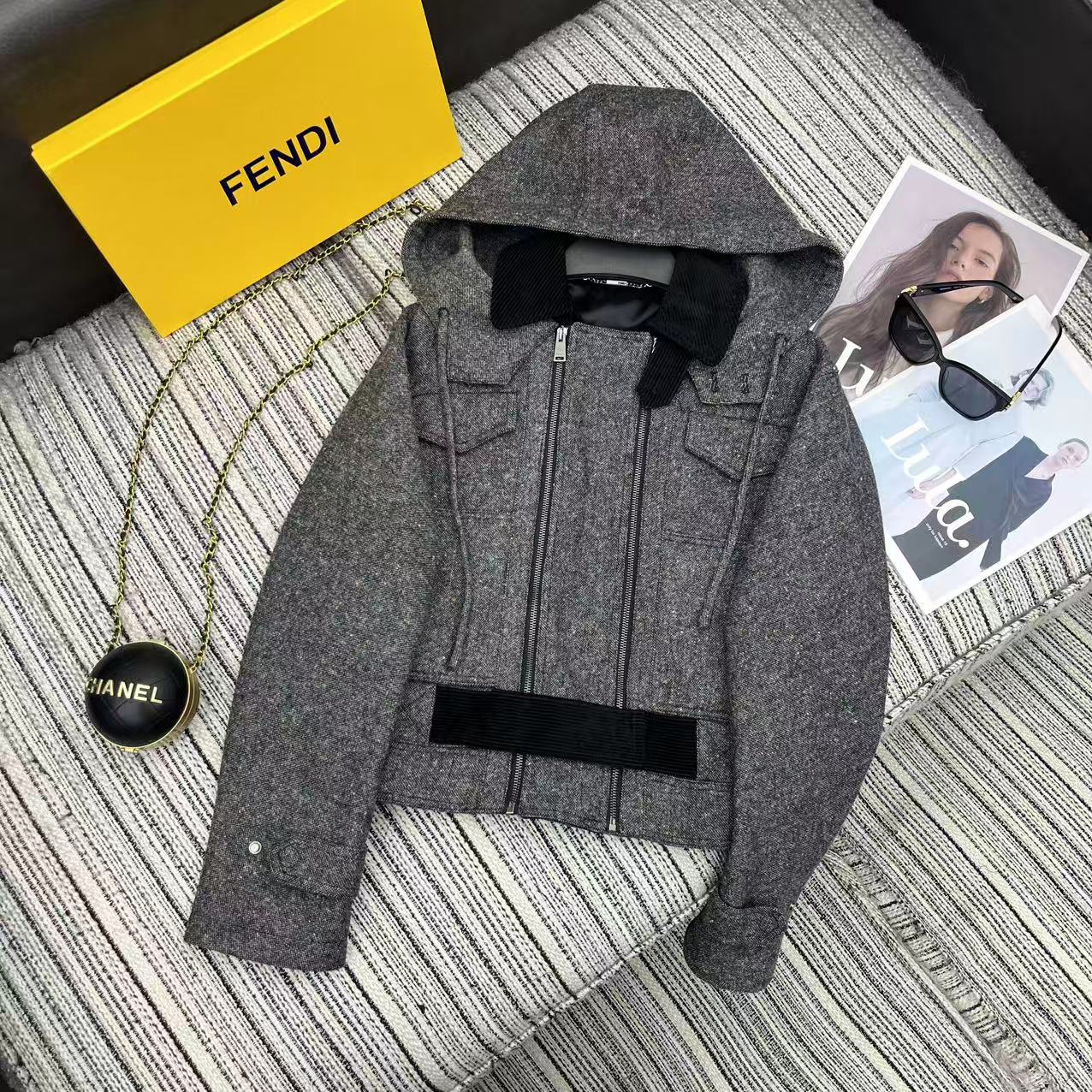 NO:723216,Highly recommended 26 years early spring series Fen* new hooded gray contrast black corduroy windbreaker jacket SML, Fendi-clothing, fendi, fendi, jackets & coats, hats,19860909强烈推荐 26年早春系列 Fen*新款连帽灰色撞黑色灯芯绒风衣外套 SML,芬迪-服装,fendi,fendi,jackets & coats,hats,,Women's clothing