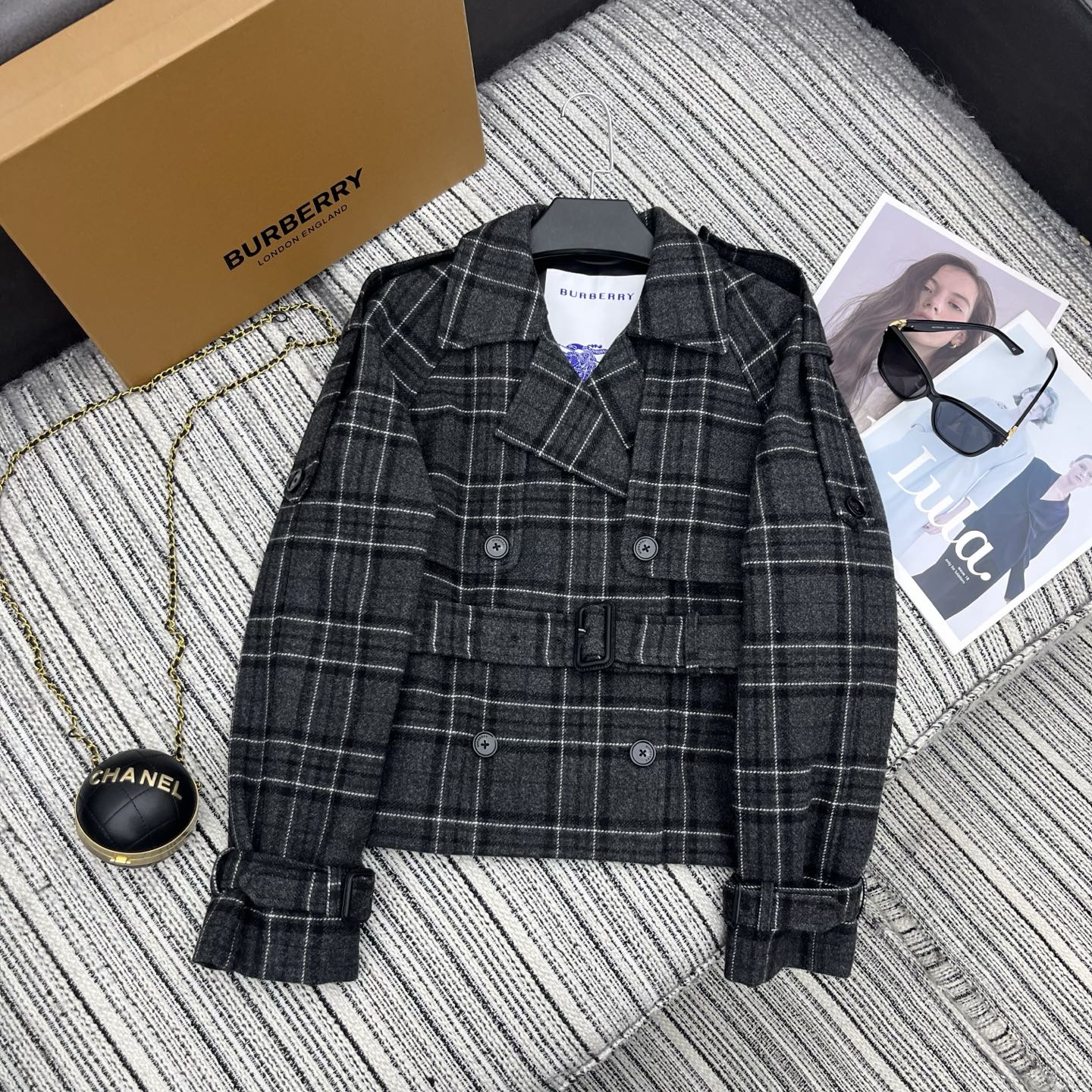 NO:723224,Highly recommended 2026 early spring series Bur* new plaid lapel windbreaker jacket with belt at the waist SML, Burberry-clothing, burberry, jackets & coats,19860909强烈推荐 26年早春系列 Bur*新款格纹翻领风衣外套 腰间系腰带 SML,博柏利-服装,burberry,jackets & coats,,Women's clothing