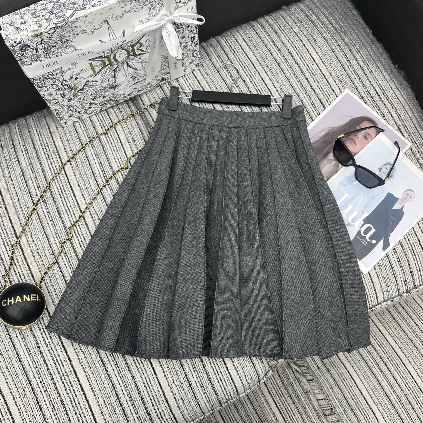 NO:722724,The highest version on the market, the girl inspects the goods, trims the three marks on the threads, and delivers the goods. You can send pictures and take videos. If you want quality or service, please add me on WeChat. We will not accept urgent orders. Highly recommend the 26th early spring series Dio* new folded skirt SML, Dior-clothing, dior, dior, skirts,19860909市面最高版本小妹验货、修剪线头上三标、发货可发图及拍视频,要品质要服务的加我微信,不接急单. 强烈推荐 26年早春系列 Dio*新款压折半裙 SML,迪奥-服装,dior,dior,skirts,,Women's clothing