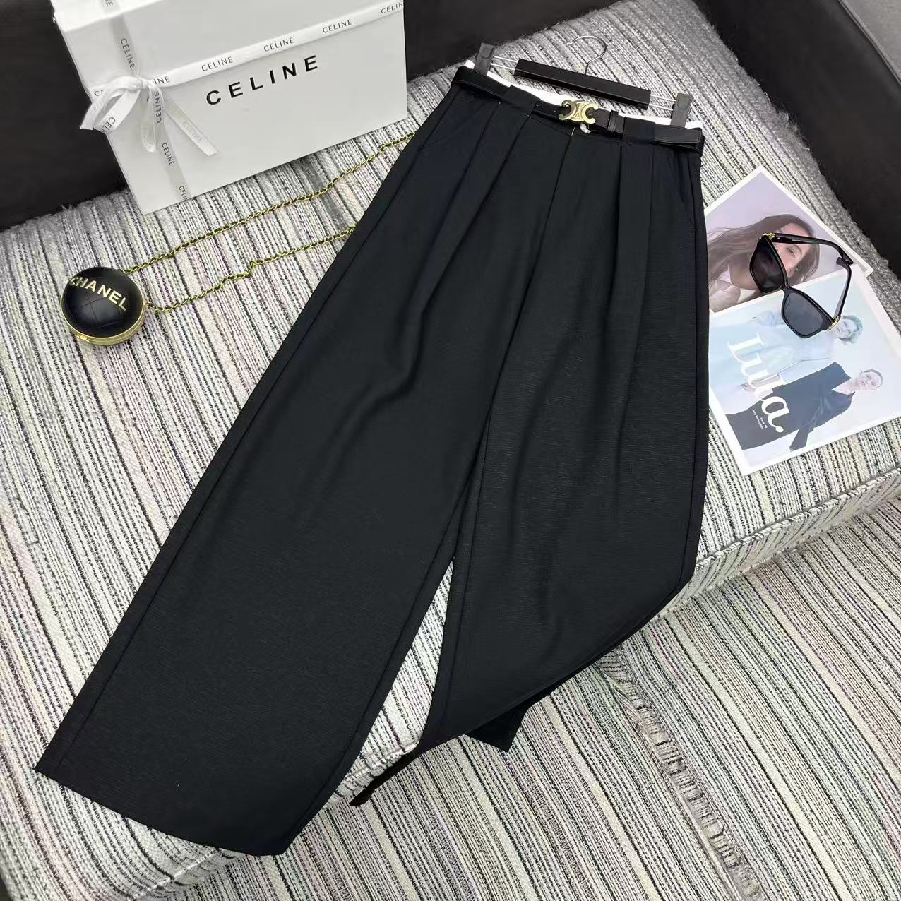 NO:777235,Highly recommended 2026 early spring series CEL* new suit wide-leg pants with customized Arc de Triomphe leather belt two-color SML, Celine-clothing, celine, business suit,19860909强烈推荐 26年早春系列 CEL*新款西装阔腿裤 搭配定制凯旋门皮腰带 两色SML,赛琳-服装,celine,business suit,,Women's clothing
