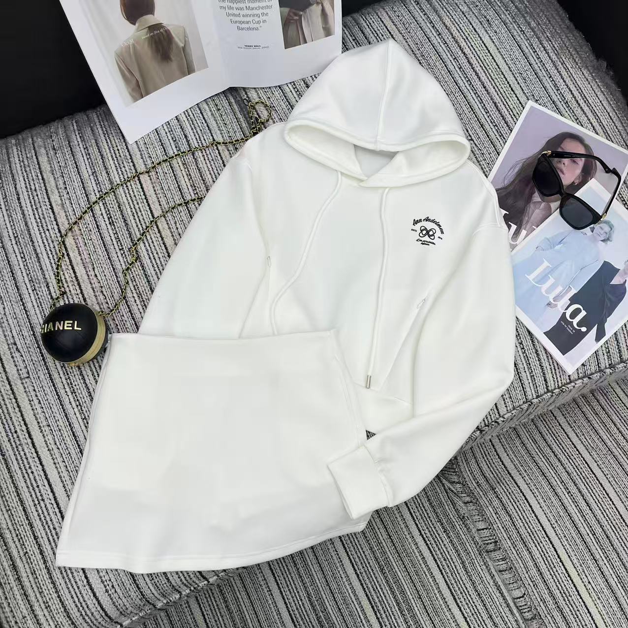 NO:776826,Highly recommended 2026 early spring series Ann* new hooded short sweatshirt with short A skirt suit logo letter printing three-color SML, women's clothing, hoodie, sweatshirts, skirts, hats,19860909强烈推荐 26年早春系列 Ann*新款连帽短款卫衣搭配短A半裙套装 logo字母印花 三色SML,女装,hoodie,sweatshirts,skirts,hats,,Women's clothing