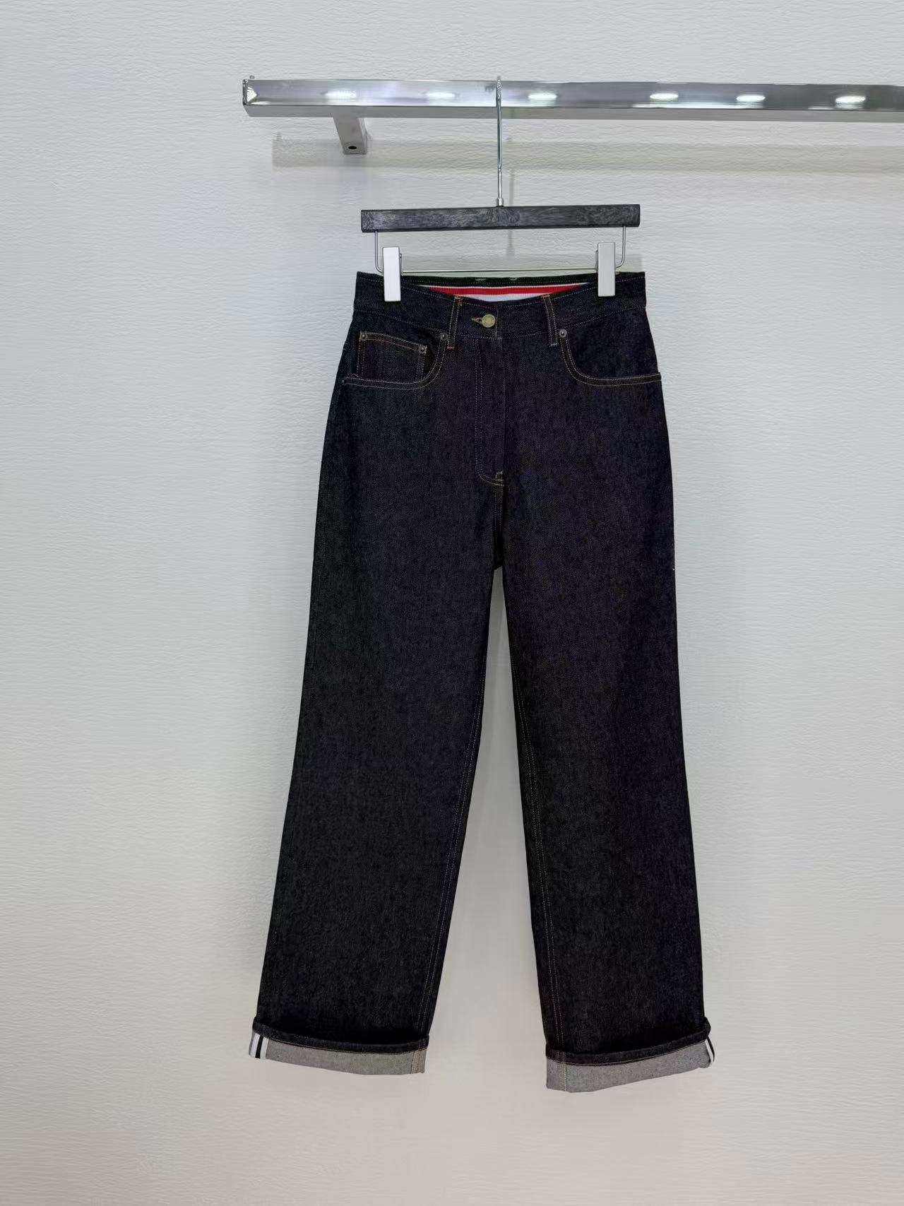 NO:777258,Highly recommended 2026 early spring series Tho* new denim straight pants with hem hem design SML, Thom Browne-clothing,thom browne,19860909强烈推荐 26年早春系列 Tho*新款牛仔直筒裤 裤脚折边设计 SML,汤姆布朗-服装,thom browne,,Women's clothing