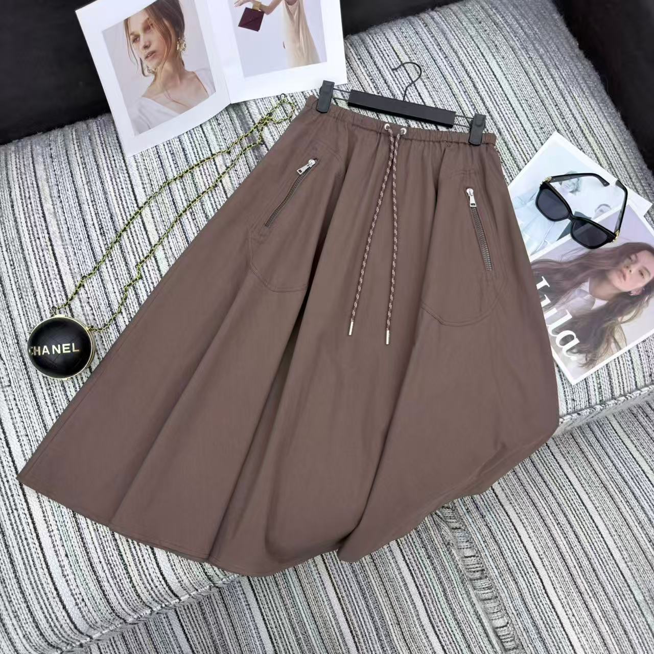 NO:777337,Highly recommended 26th spring and summer series Mon* new elastic waist large skirt skirt three colors SML, Mongolian clothing, Moncler, skirts,19860909强烈推荐 26年春夏系列 Mon*新款松紧腰大裙摆半身裙 三色SML,蒙口-服装,Moncler,skirts,,Women's clothing