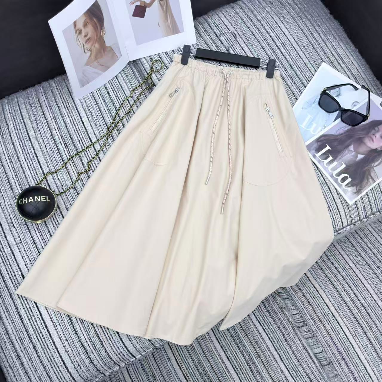 NO:777344,Highly recommended 26th spring and summer series Mon* new elastic waist large skirt skirt three colors SML, Mongolian clothing, Moncler, skirts,19860909强烈推荐 26年春夏系列 Mon*新款松紧腰大裙摆半身裙 三色SML,蒙口-服装,Moncler,skirts,,Women's clothing