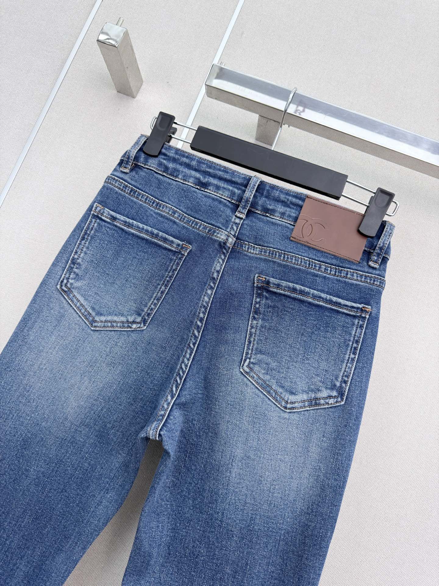 샤넬 더블 C 로고 플레어 여성 바지 상세 이미지 6