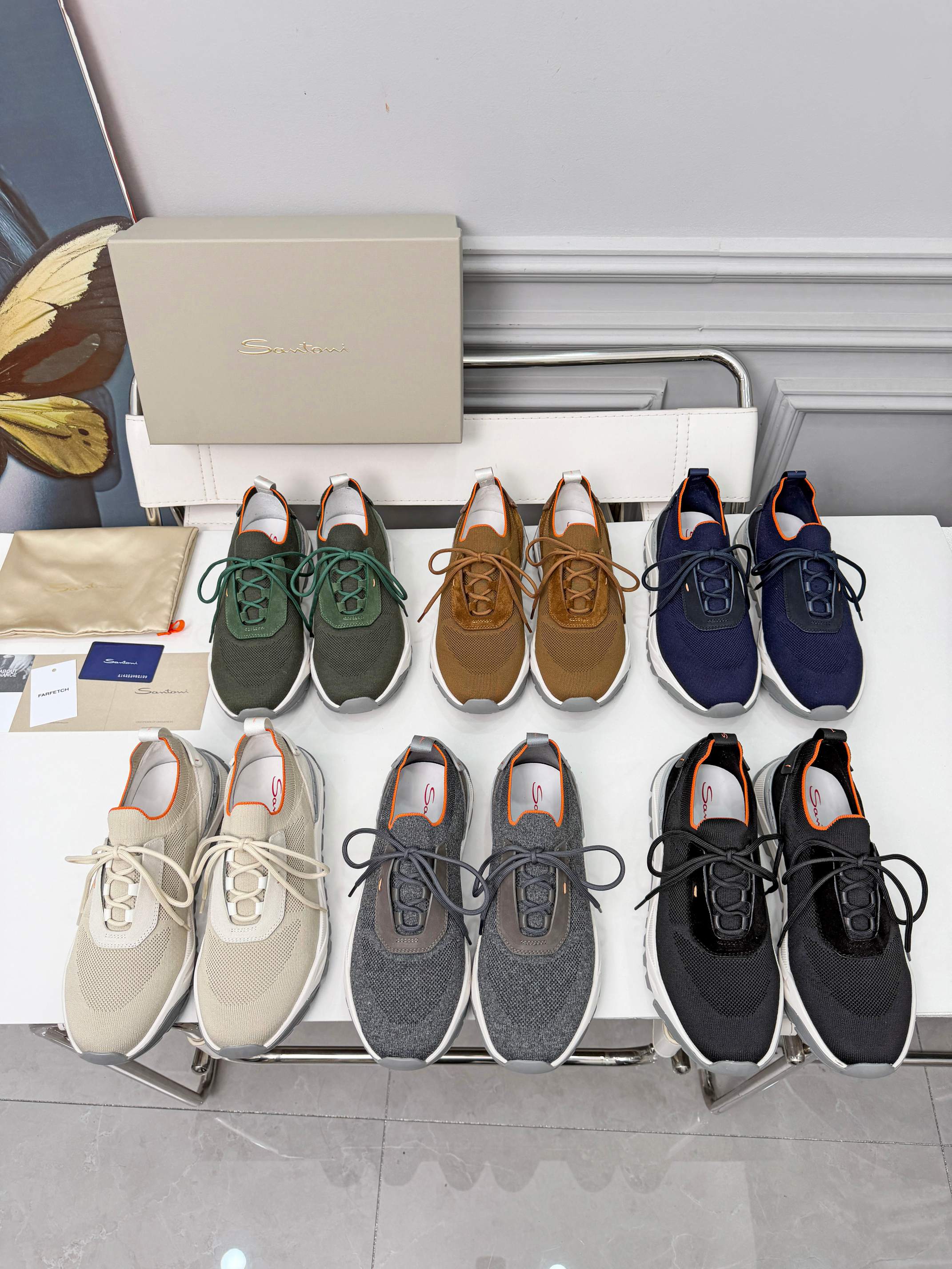 NO:756492,The Santoni leather goods brand originated in 1975. Since its inception, it has been committed to providing consumers with high-quality leather products. The brand positions itself in the high-end market, pays attention to quality and details, and selects top leather materials to ensure that each Santoni leather goods have excellent quality and comfort. Imported blended fly weave, original one-to-one open molded outsole, size 39-46,19860909Santoni皮具品牌源于1975年,自创立以来,一直致力于为消费者提供高品质的皮革制品.品牌定位高端市场,注重品质和细节,选用顶级的皮革材料,确保每一款Santoni皮具都具备卓越的品质和舒适度. 进口混纺飞织 原版一比一开模大底 码数39-46,,Men's shoes